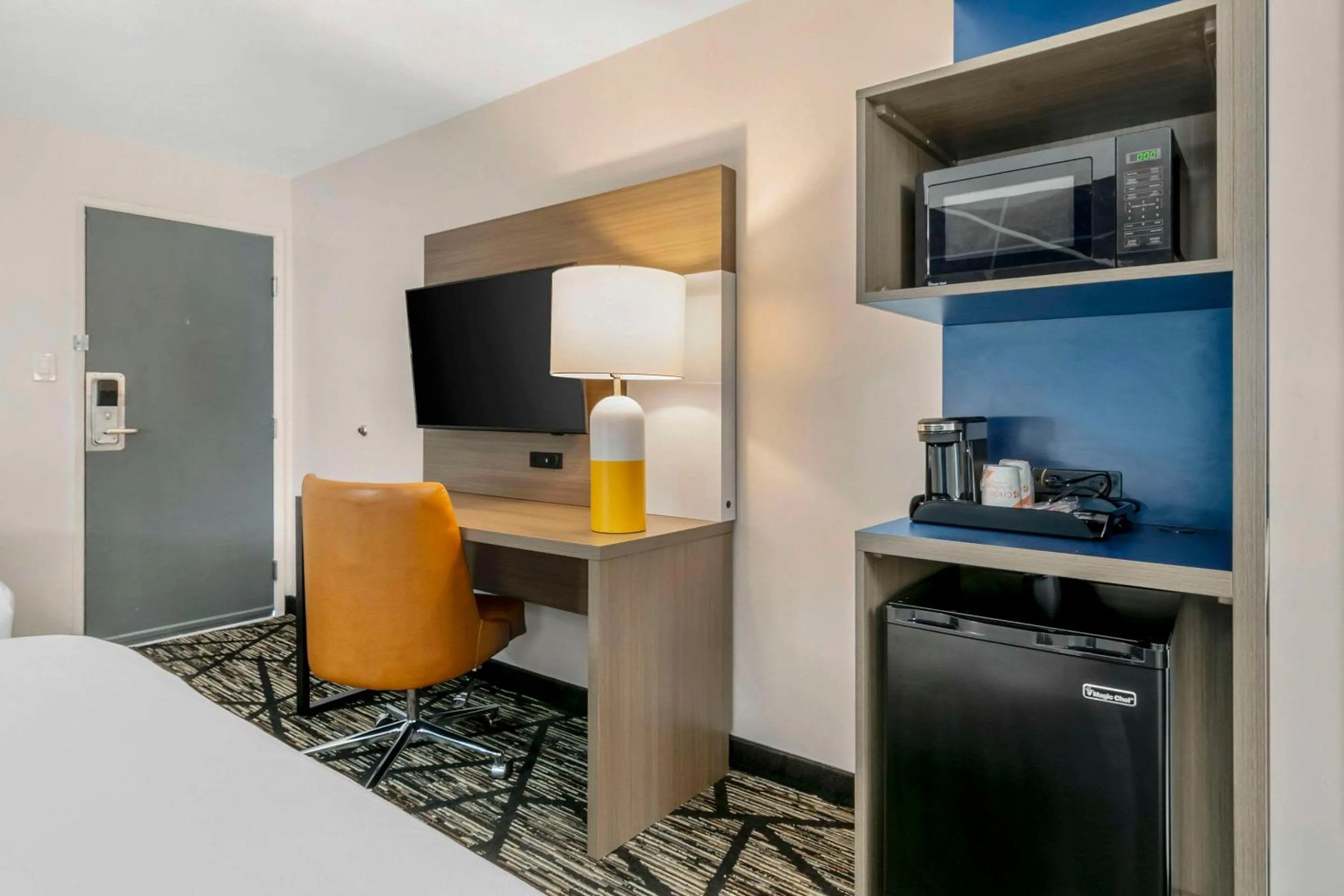 TV and multimedia in Comfort Inn Kansas City Midtown