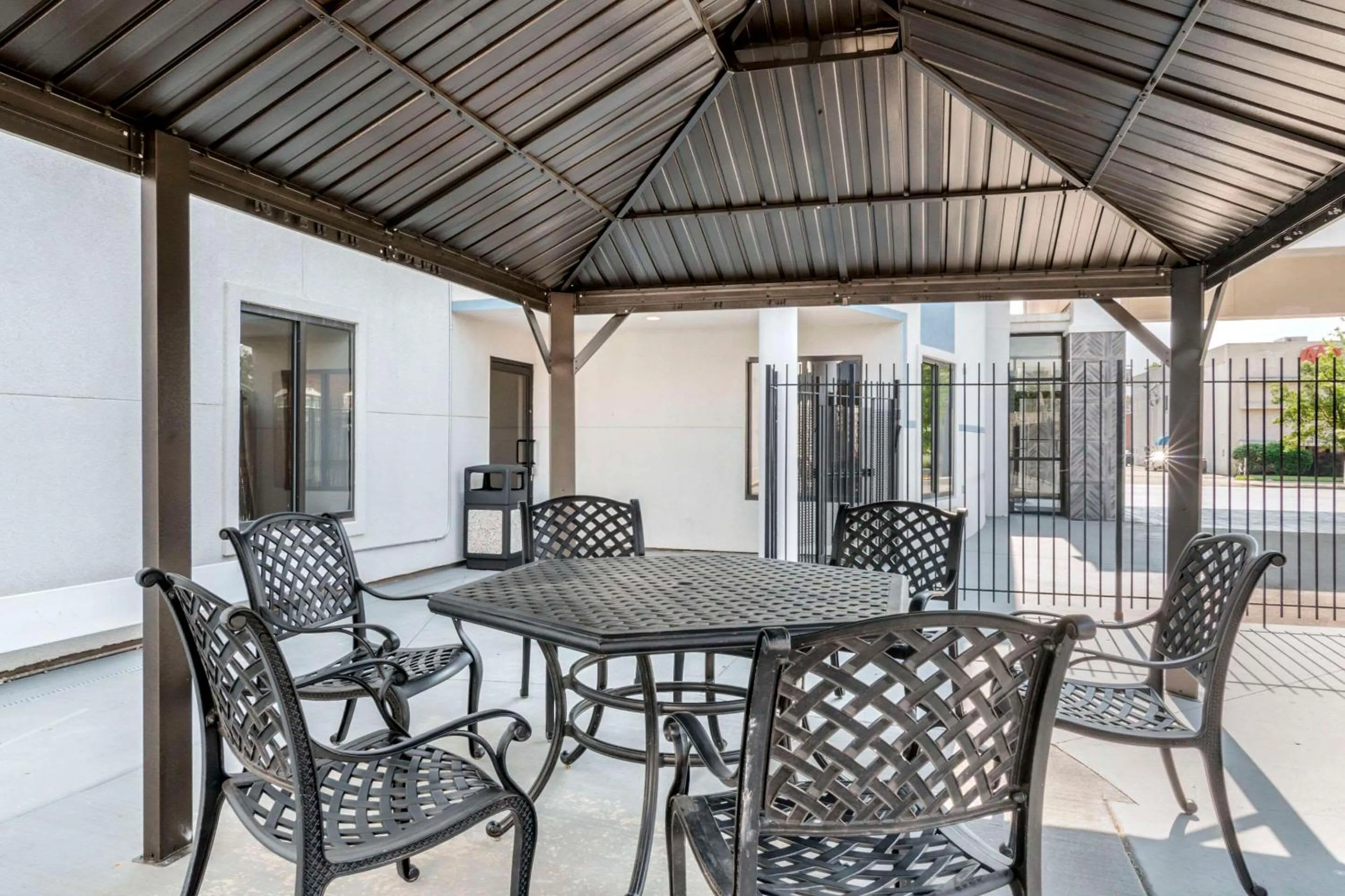 Patio in Comfort Inn Kansas City Midtown