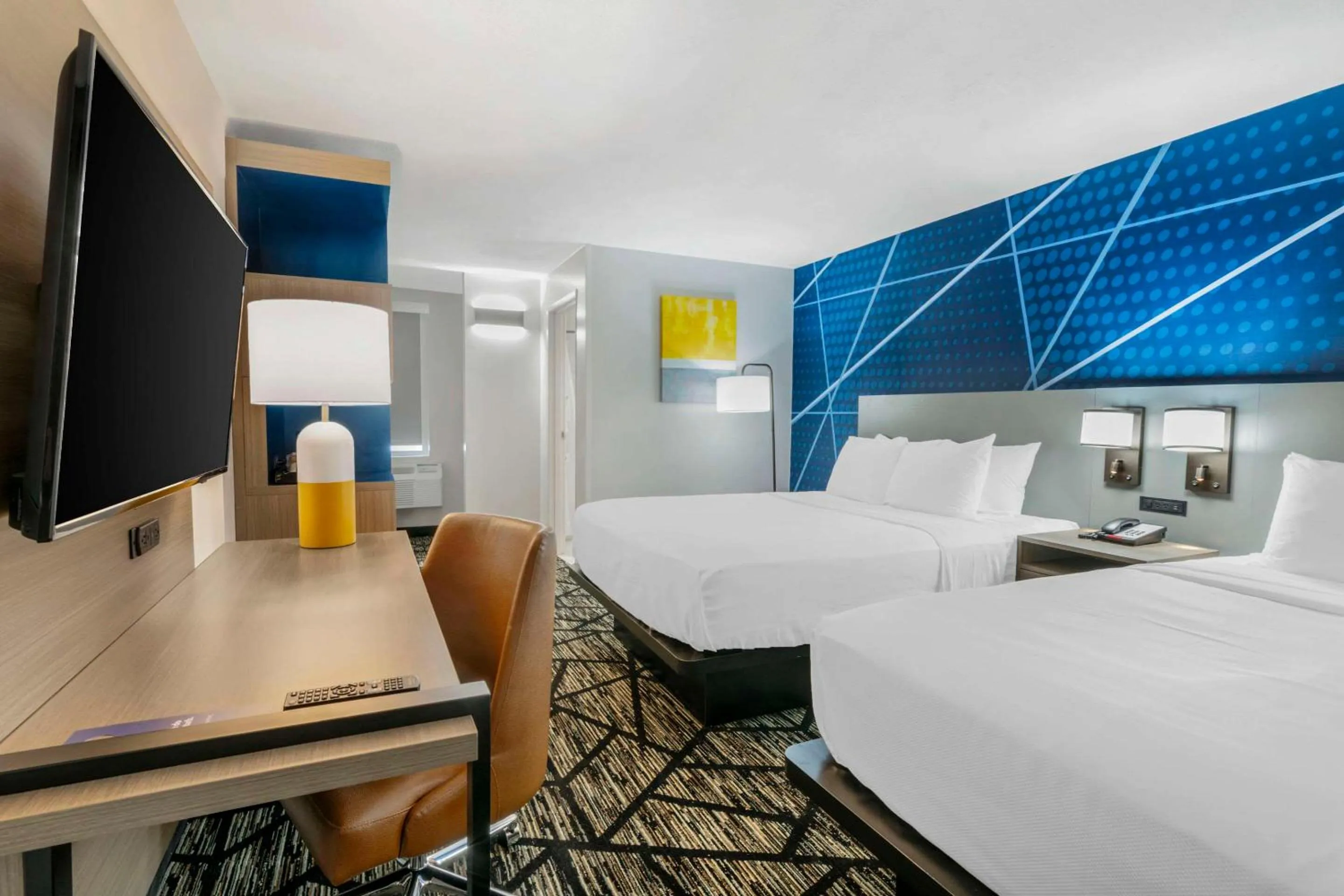 Photo of the whole room in Comfort Inn Kansas City Midtown