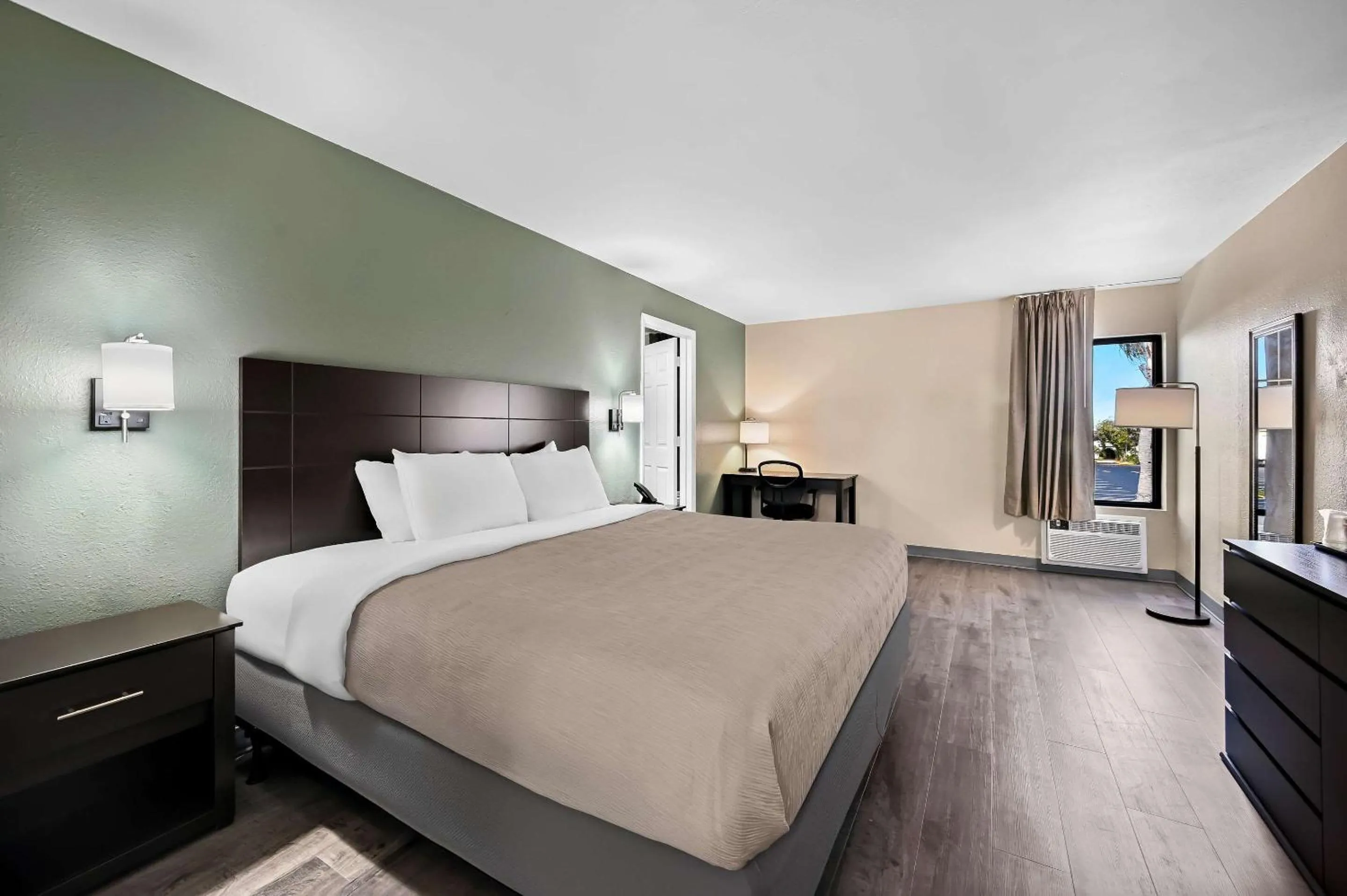 Bedroom, Bed in Quality Inn Fort Myers Cape Coral