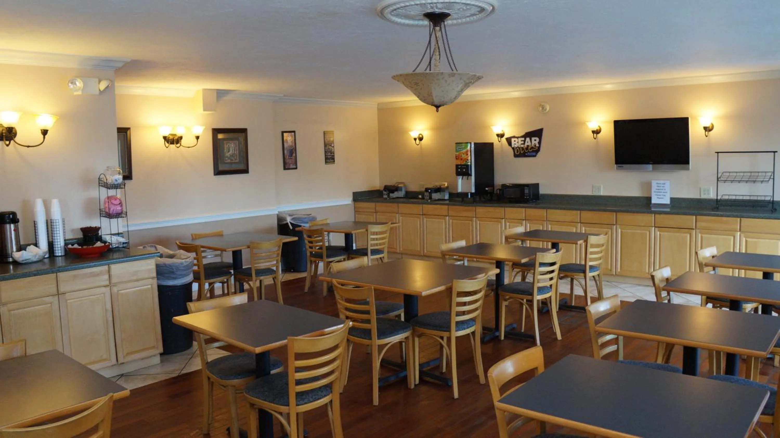 Restaurant/Places to Eat in Travelodge by Wyndham Fort Myers