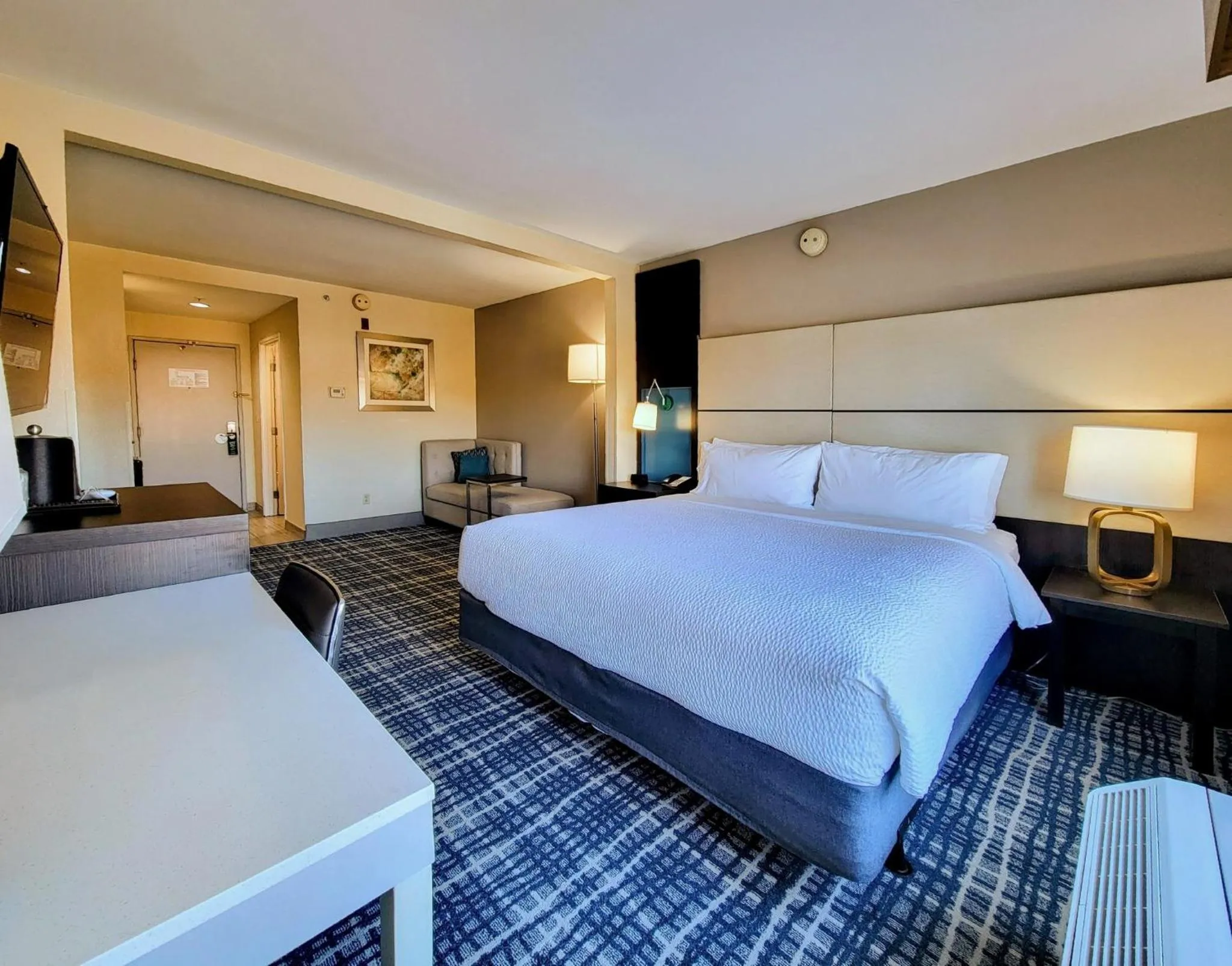 Photo of the whole room, Bed in Holiday Inn - Belcamp - Aberdeen Area by IHG