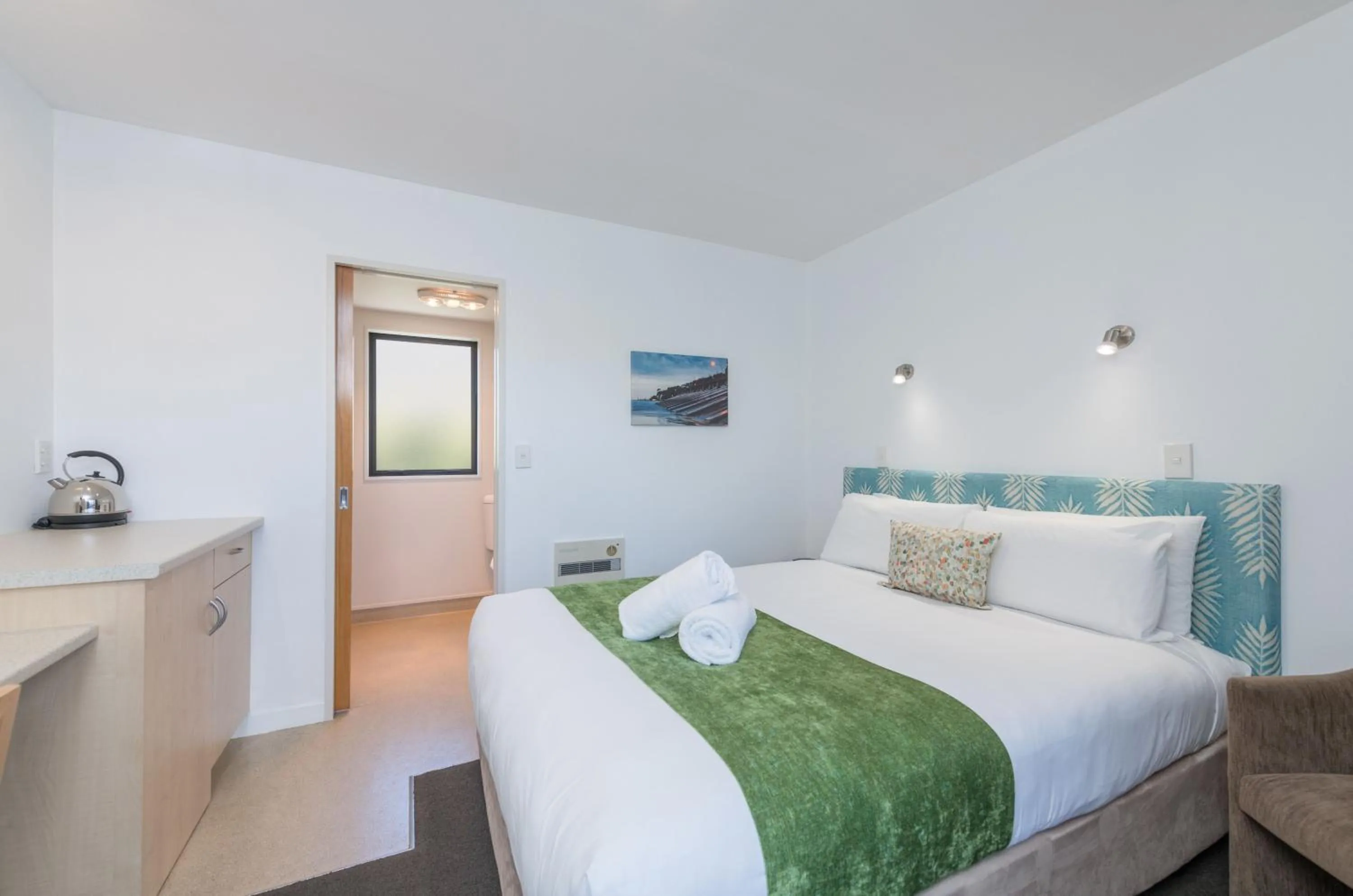 Coffee/tea facilities, Bed in Bella Vista Nelson