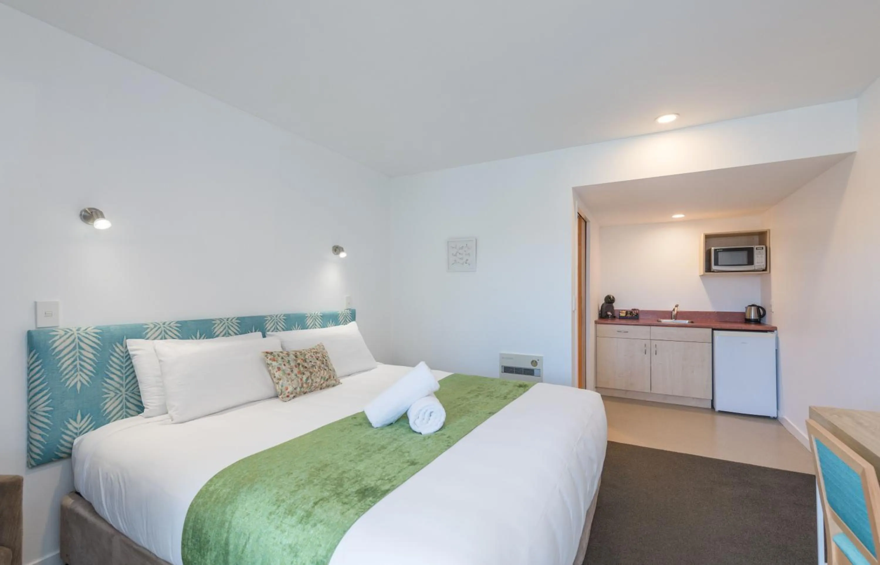 Kitchen or kitchenette, Bed in Bella Vista Nelson