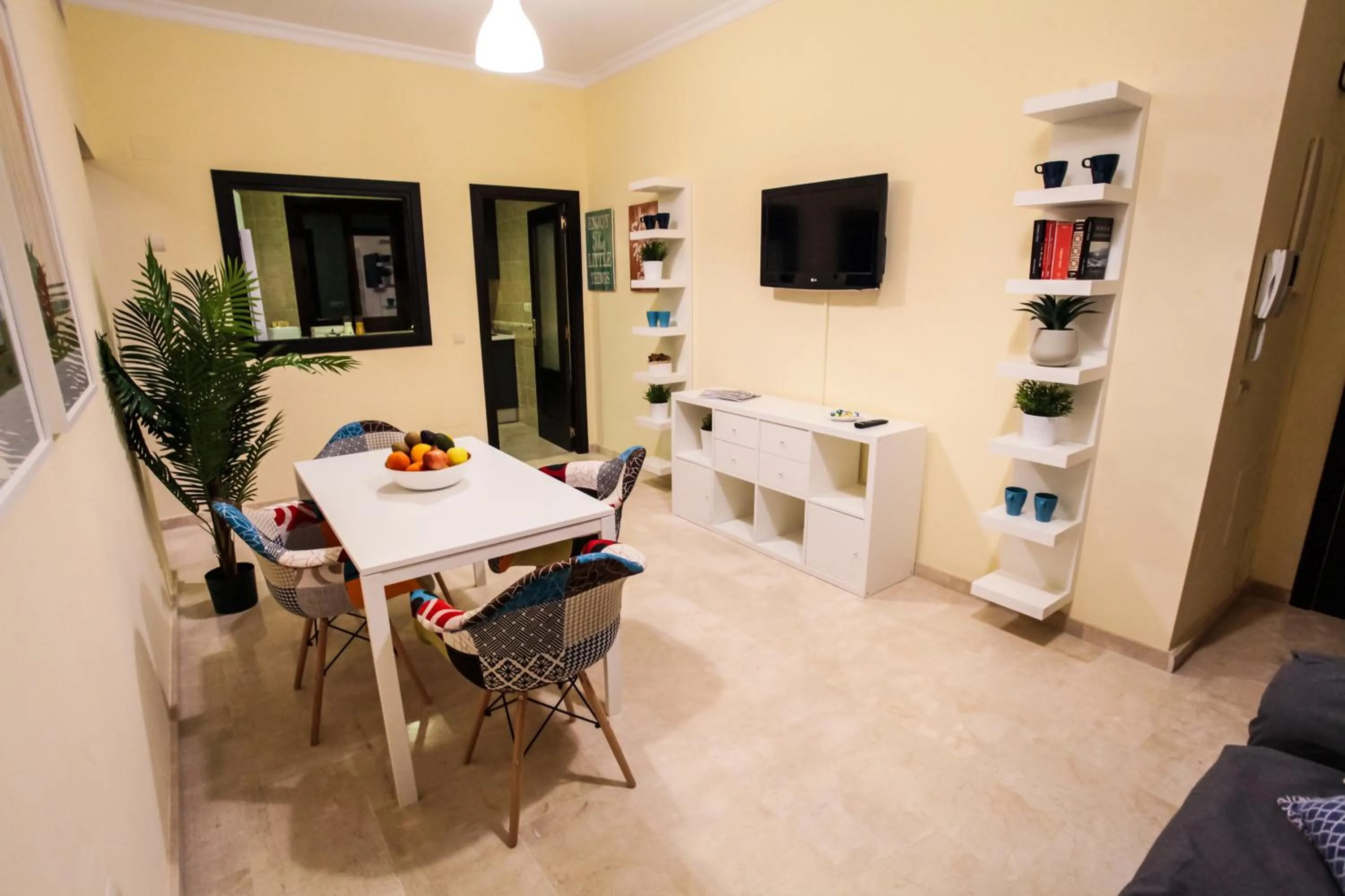 Dining area in Carretería Center Apartments