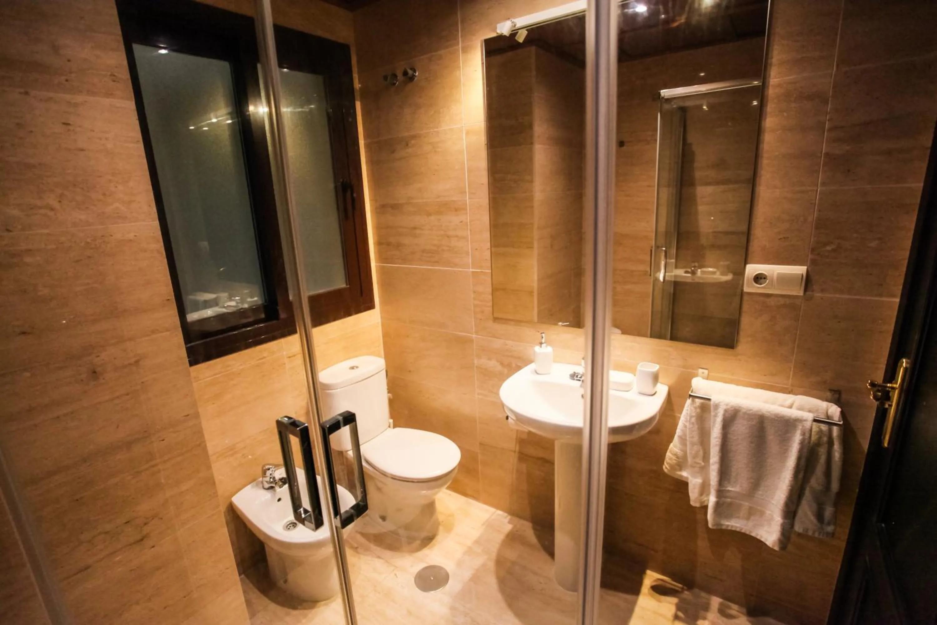 Shower in Carretería Center Apartments