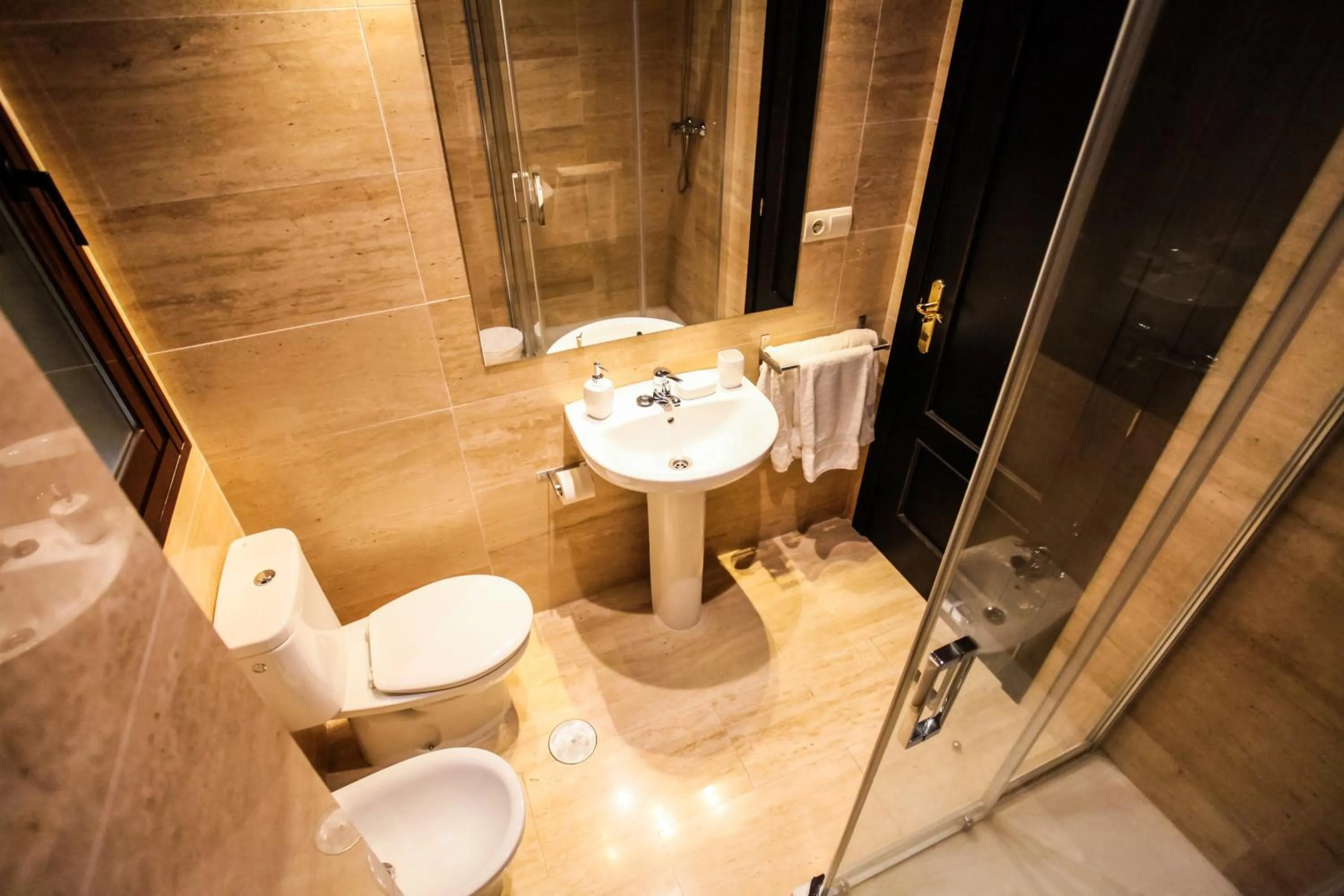 Shower in Carretería Center Apartments
