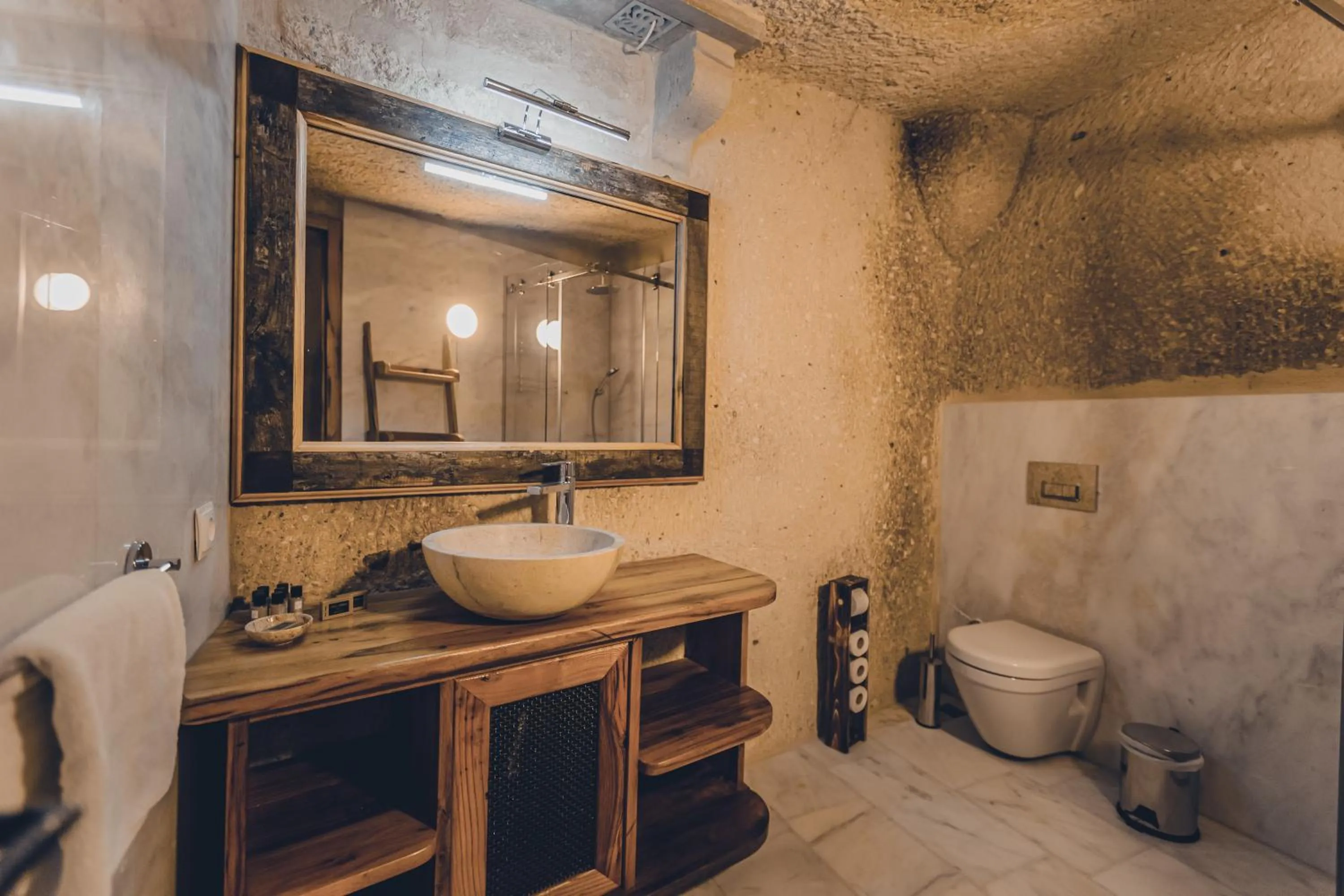 Shower in La maison de Şişik