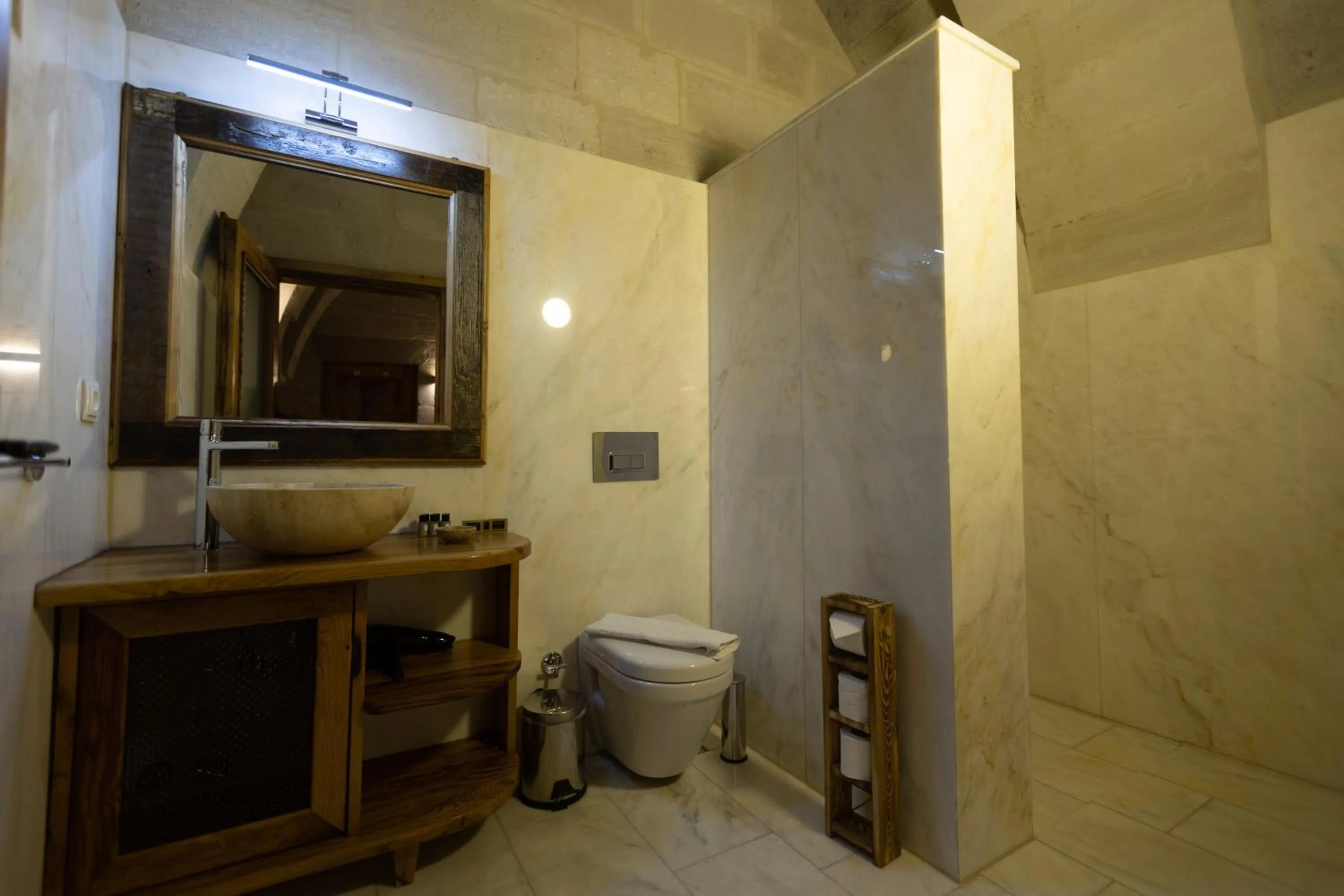 Toilet in La maison de Şişik