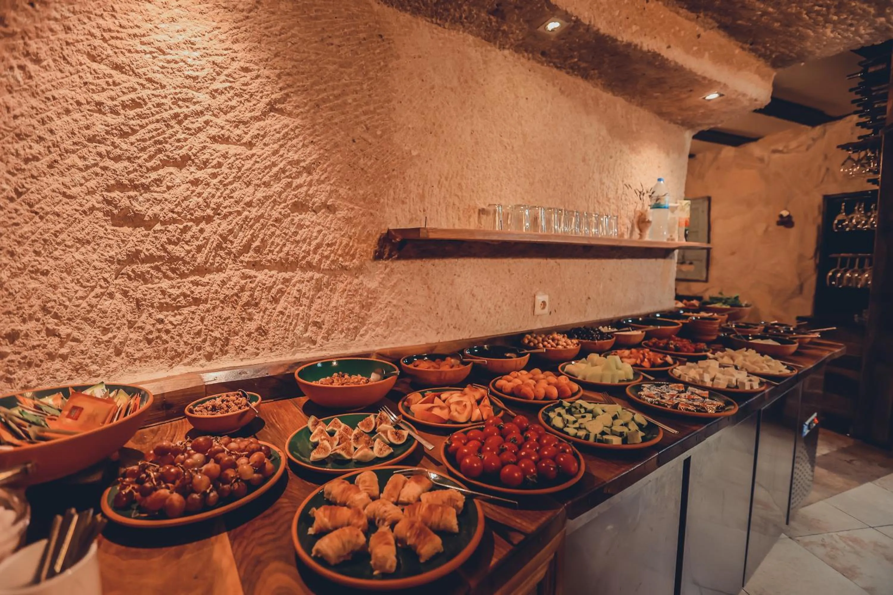 Food and drinks in La maison de Şişik