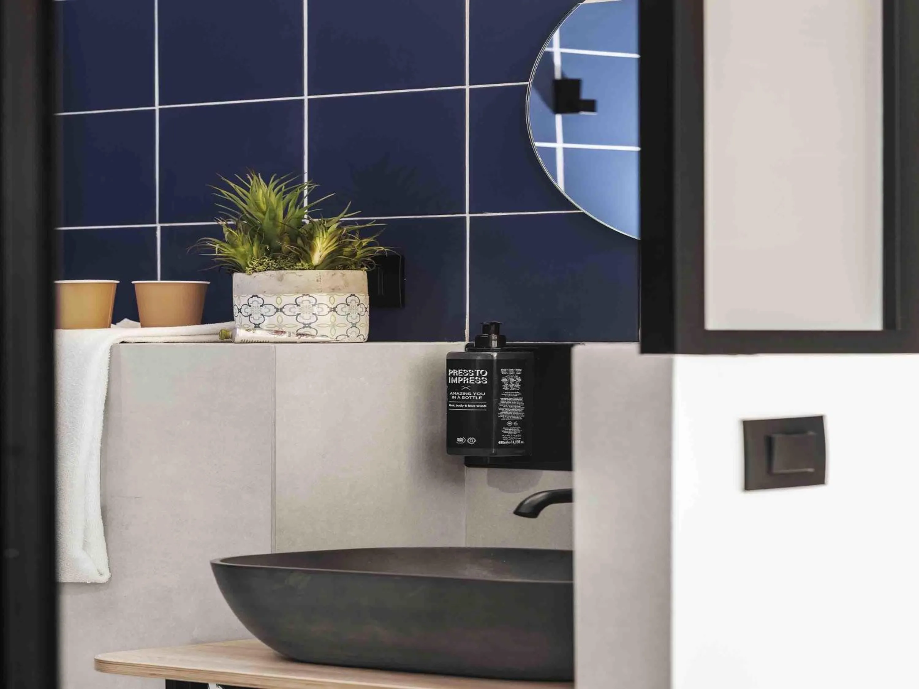 Bedroom in ibis Styles Paris Montmartre Nord