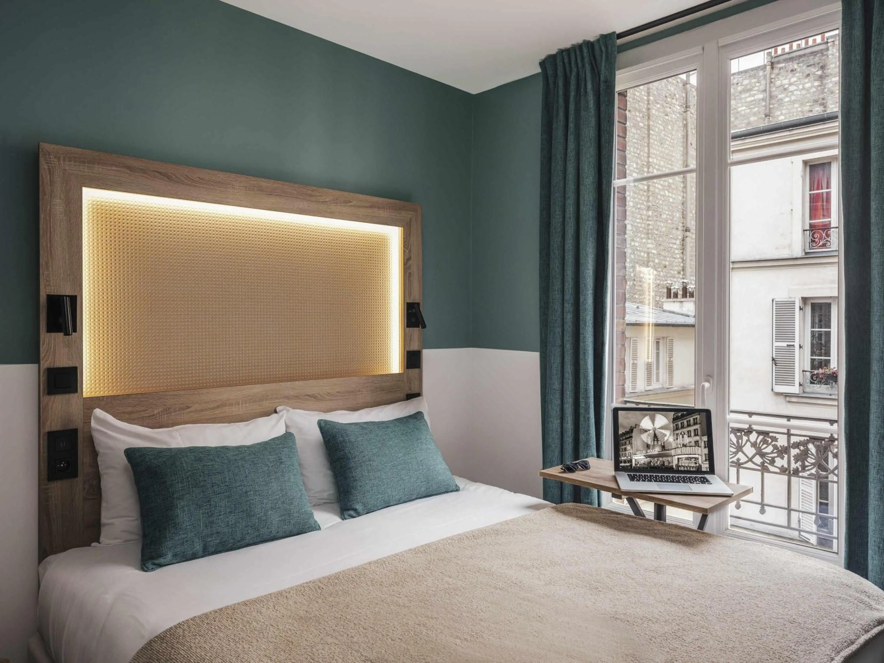 Bedroom, Bed in ibis Styles Paris Montmartre Nord