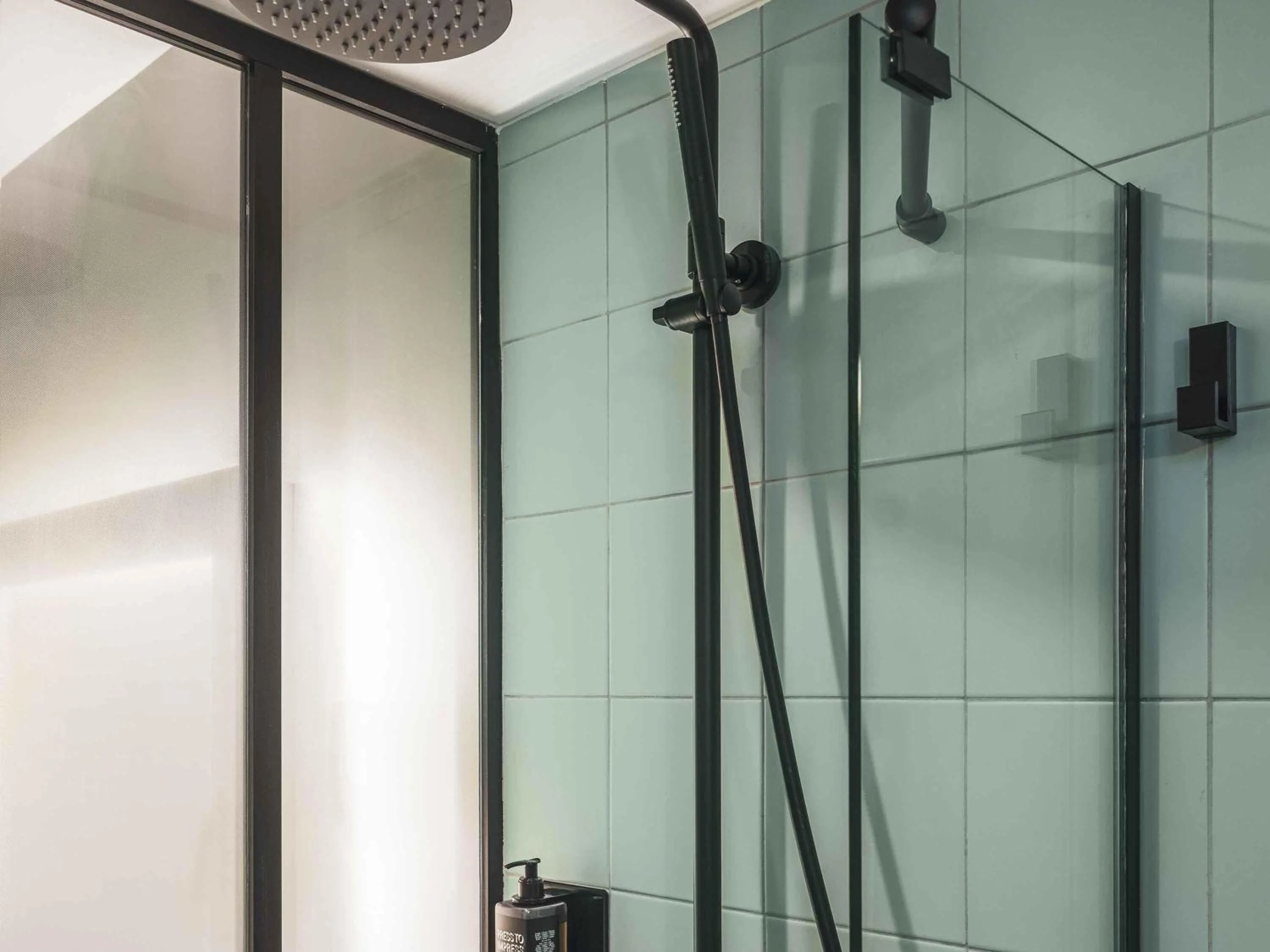 Bedroom in ibis Styles Paris Montmartre Nord