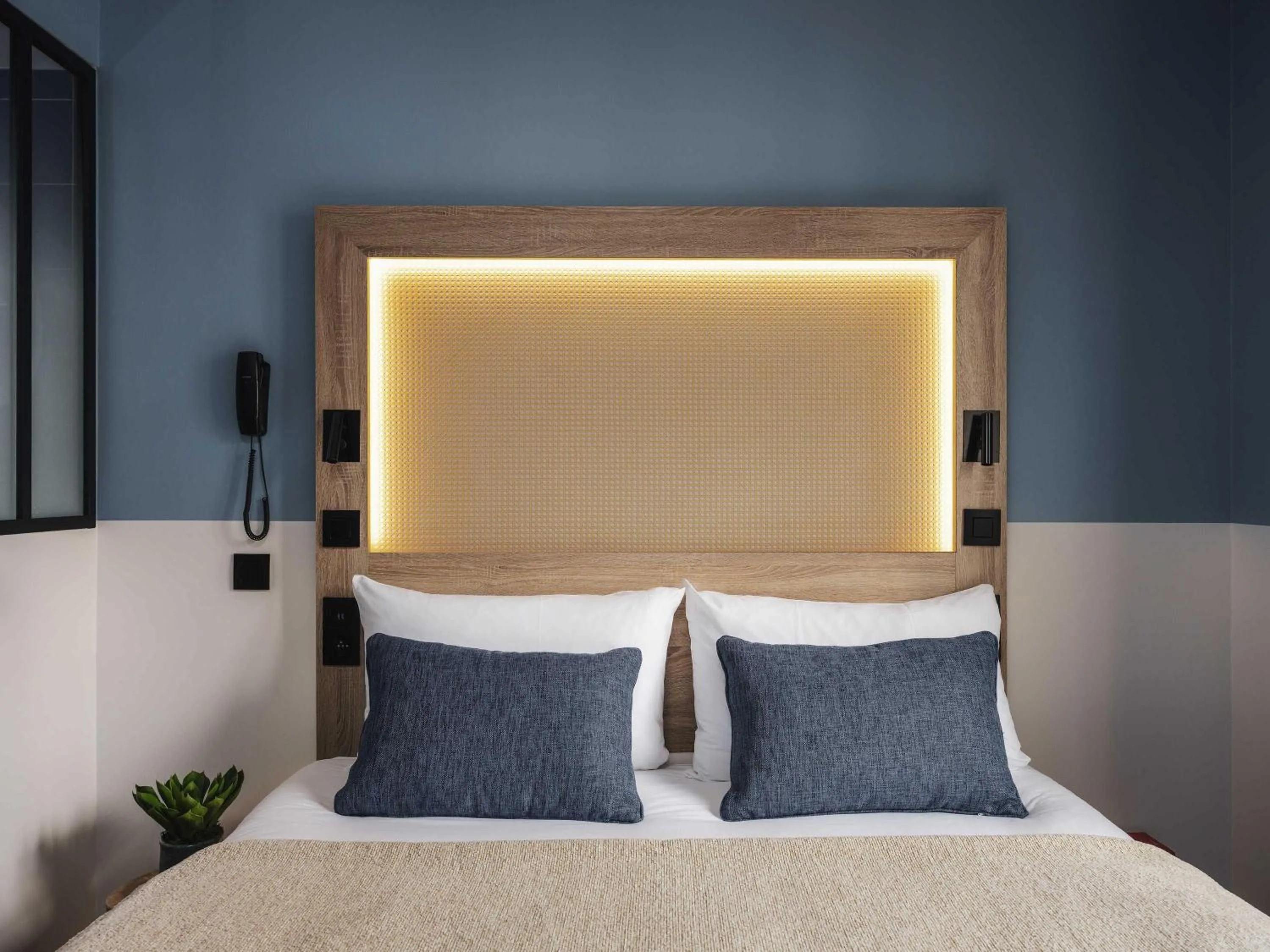 Bedroom, Bed in ibis Styles Paris Montmartre Nord