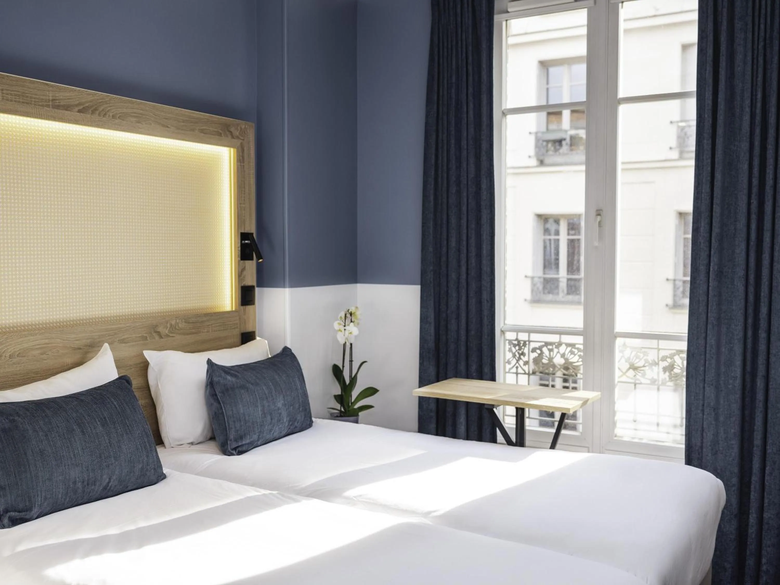 Bedroom, Bed in ibis Styles Paris Montmartre Nord