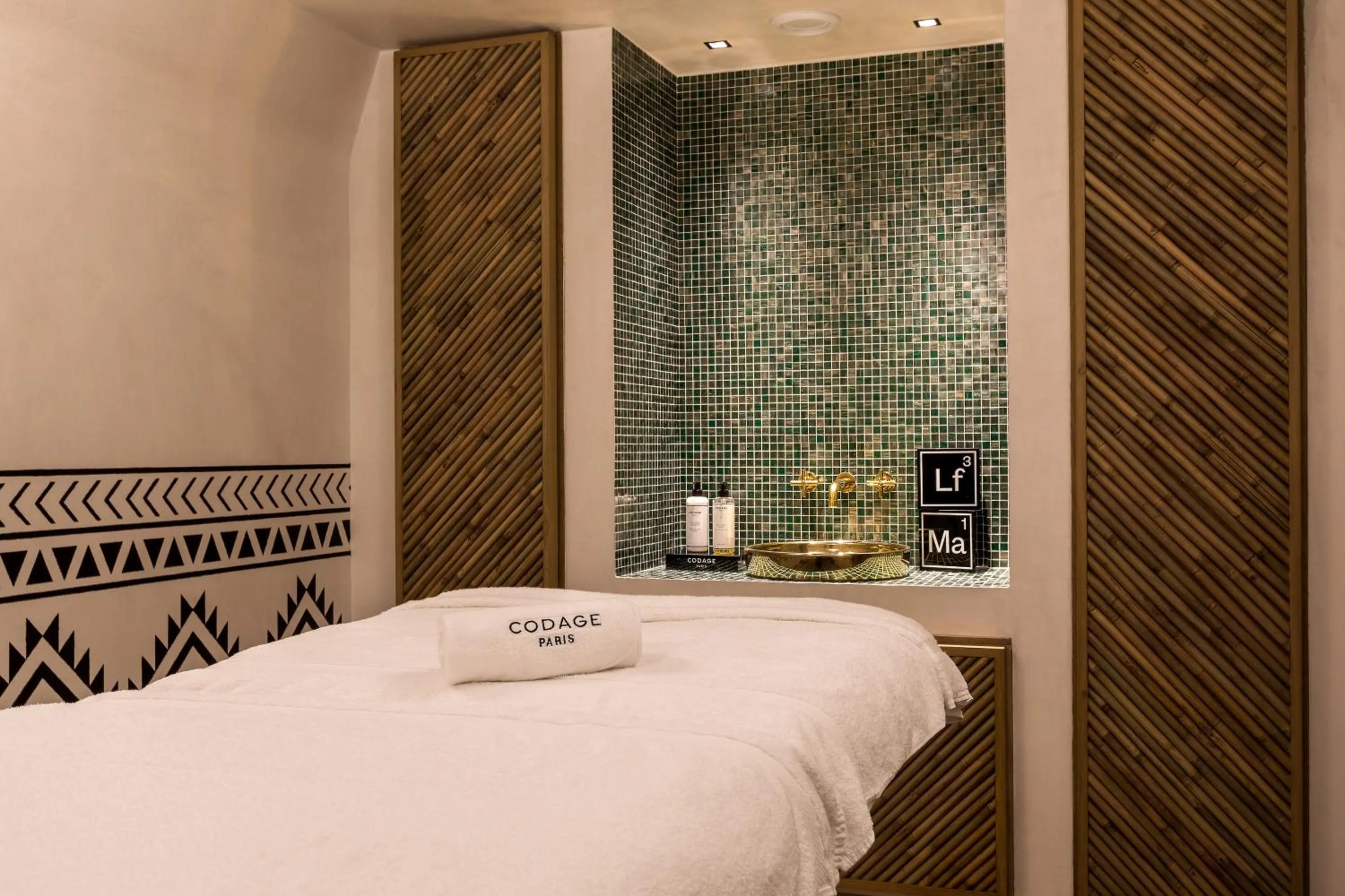 Massage, Bed in Laz' Hotel Spa Urbain Paris