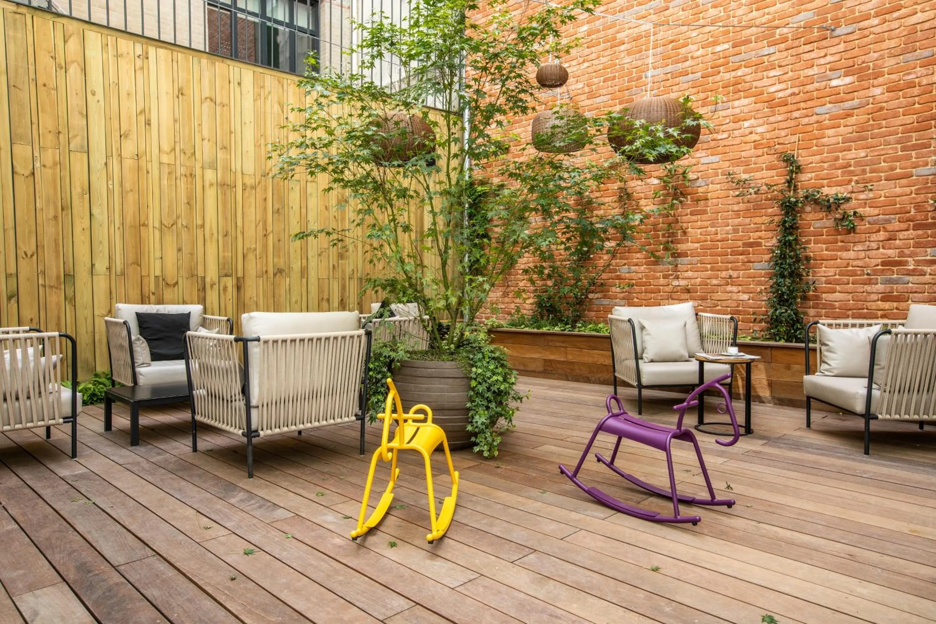 Patio in Laz' Hotel Spa Urbain Paris