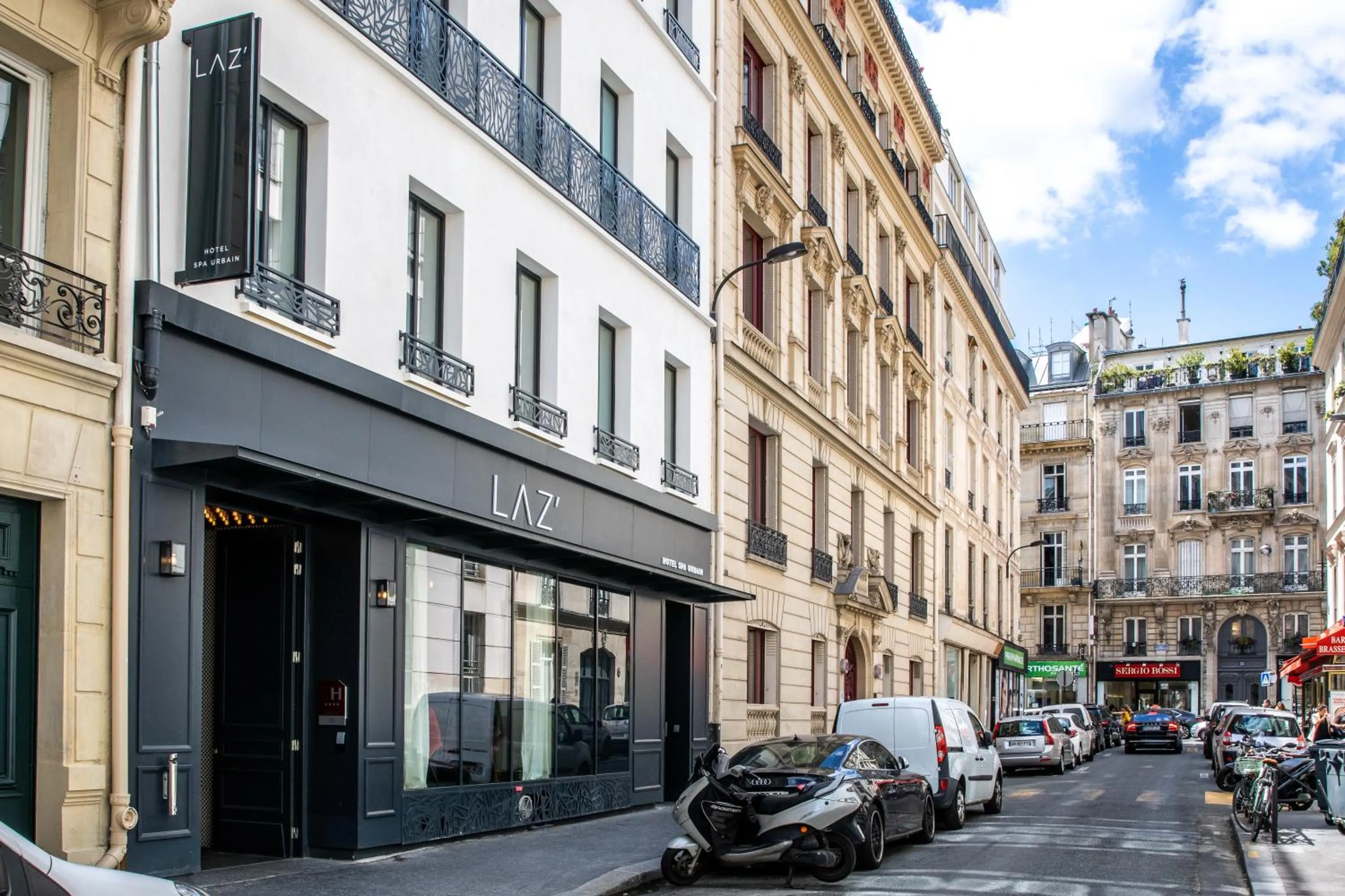 Property building in Laz' Hotel Spa Urbain Paris