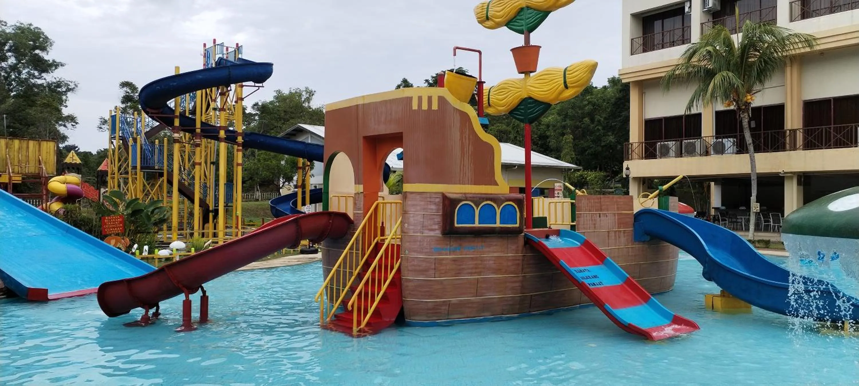 Aqua park in Amverton Heritage Resort