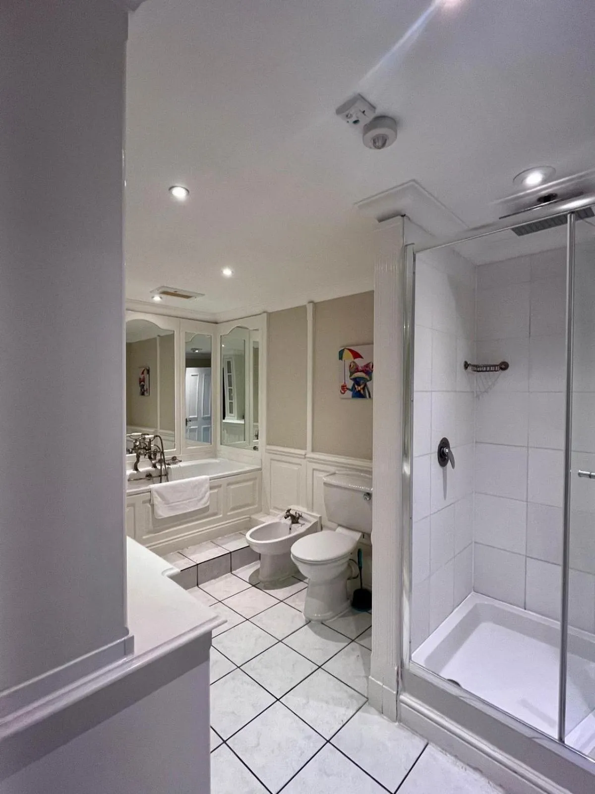 Shower in The Angel Posting House & Livery