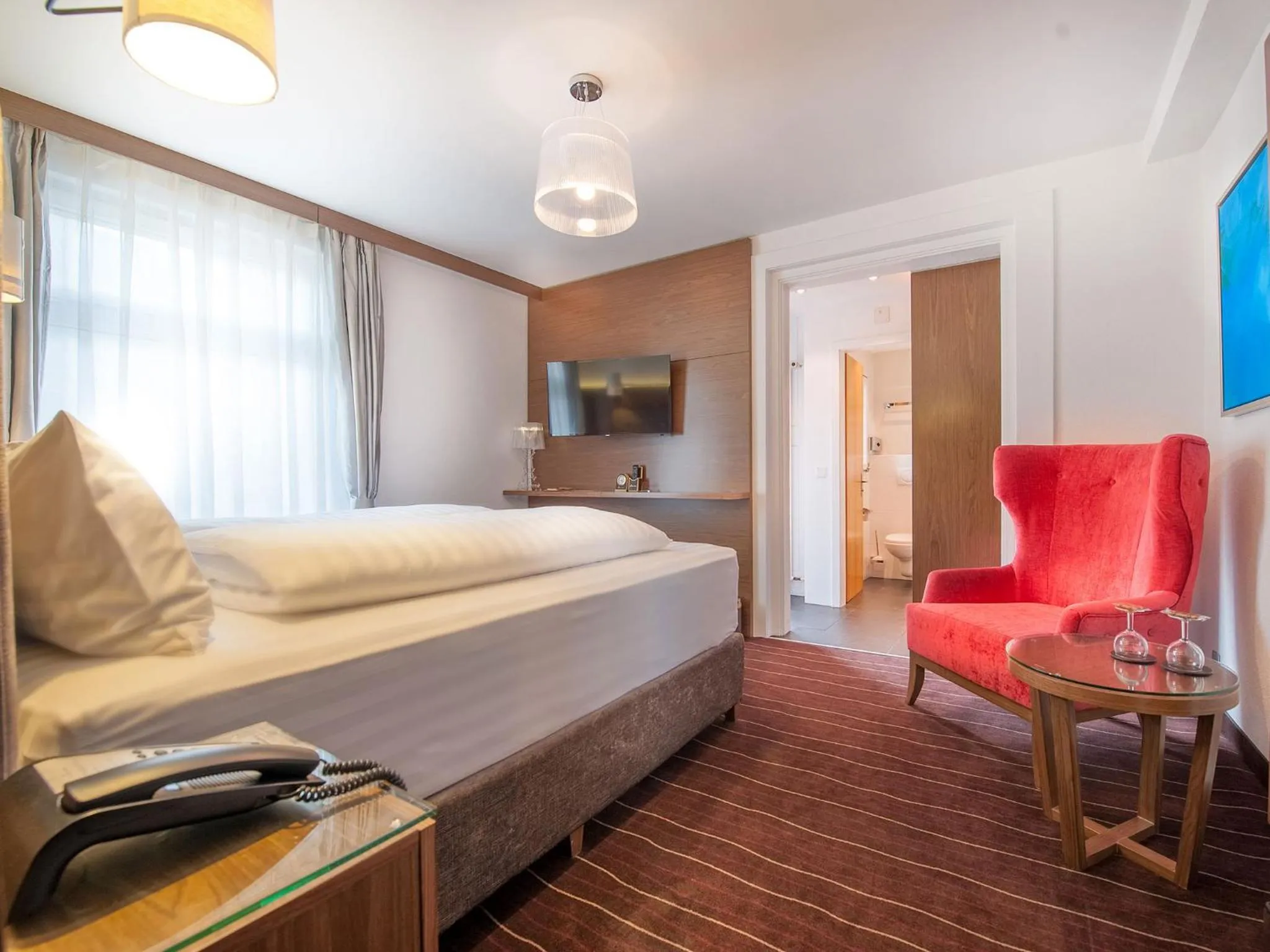 Photo of the whole room, Bed in arthausHOTEL