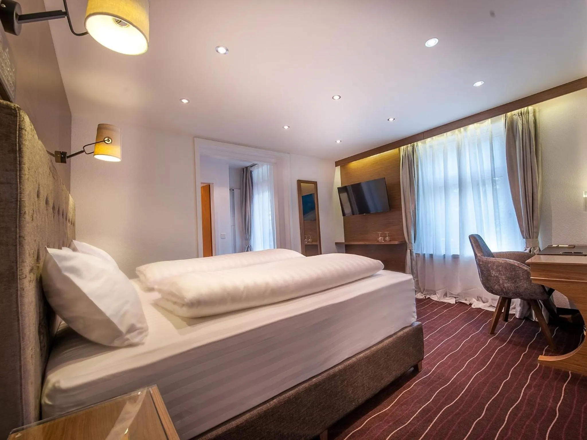 Photo of the whole room, Bed in arthausHOTEL