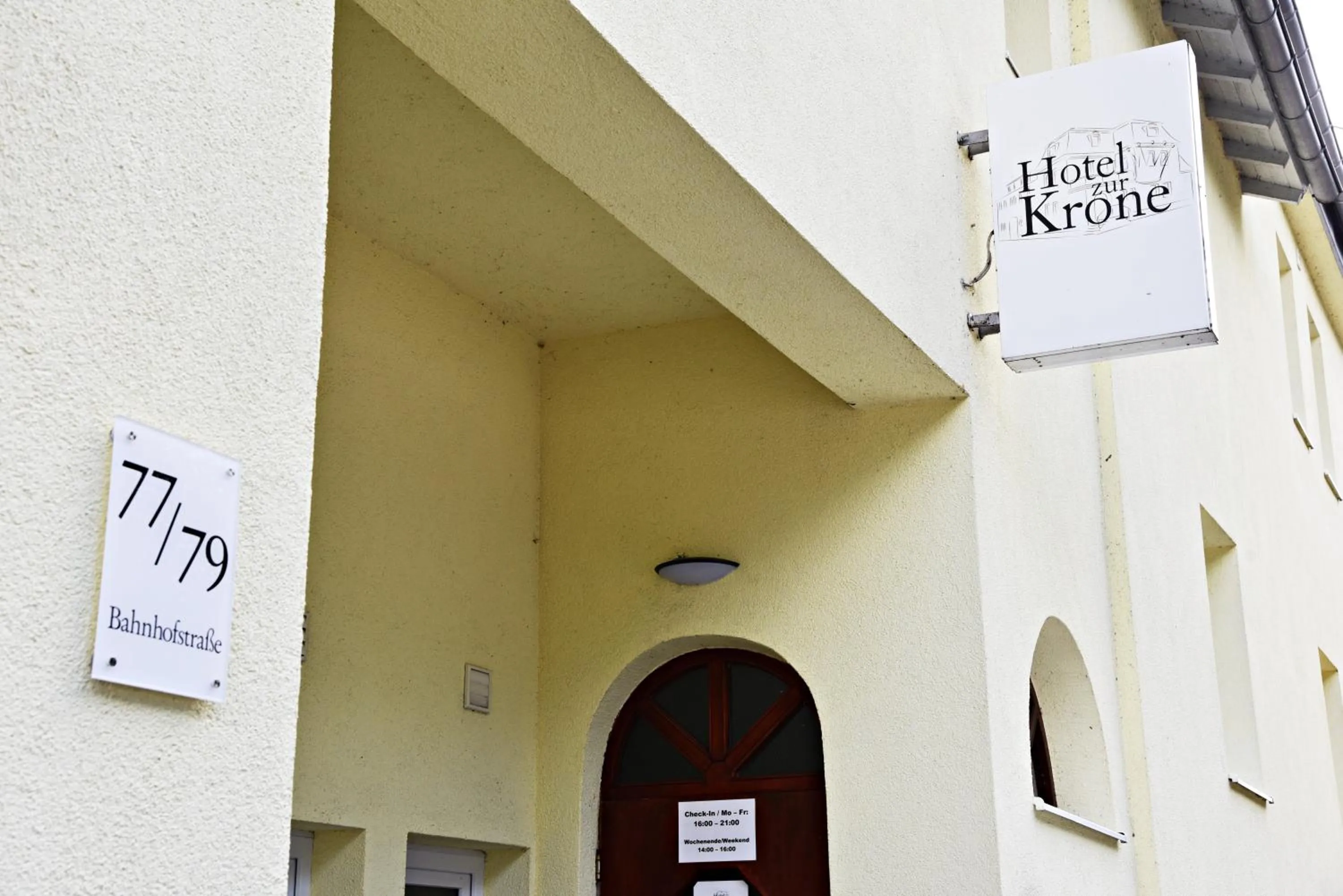 Facade/entrance in Garni-Hotel zur Krone