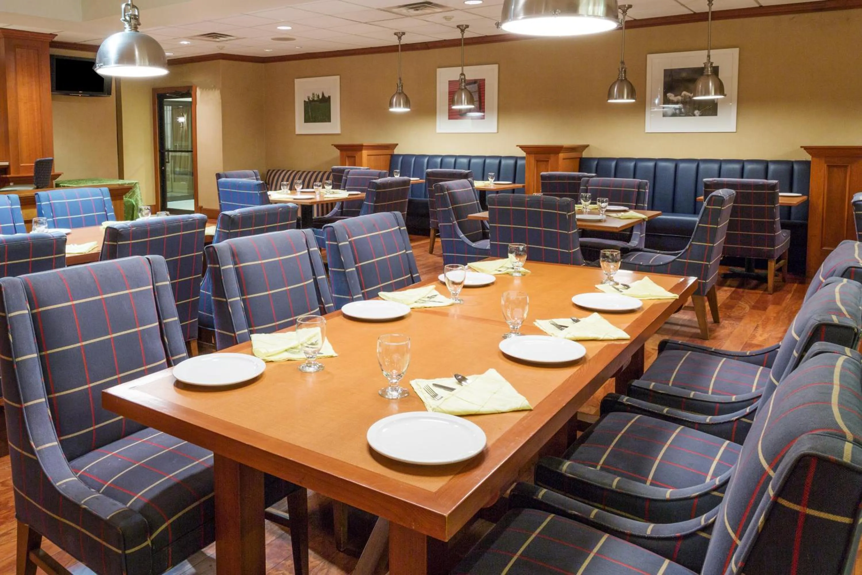 Restaurant/places to eat in Wyndham Garden Manassas