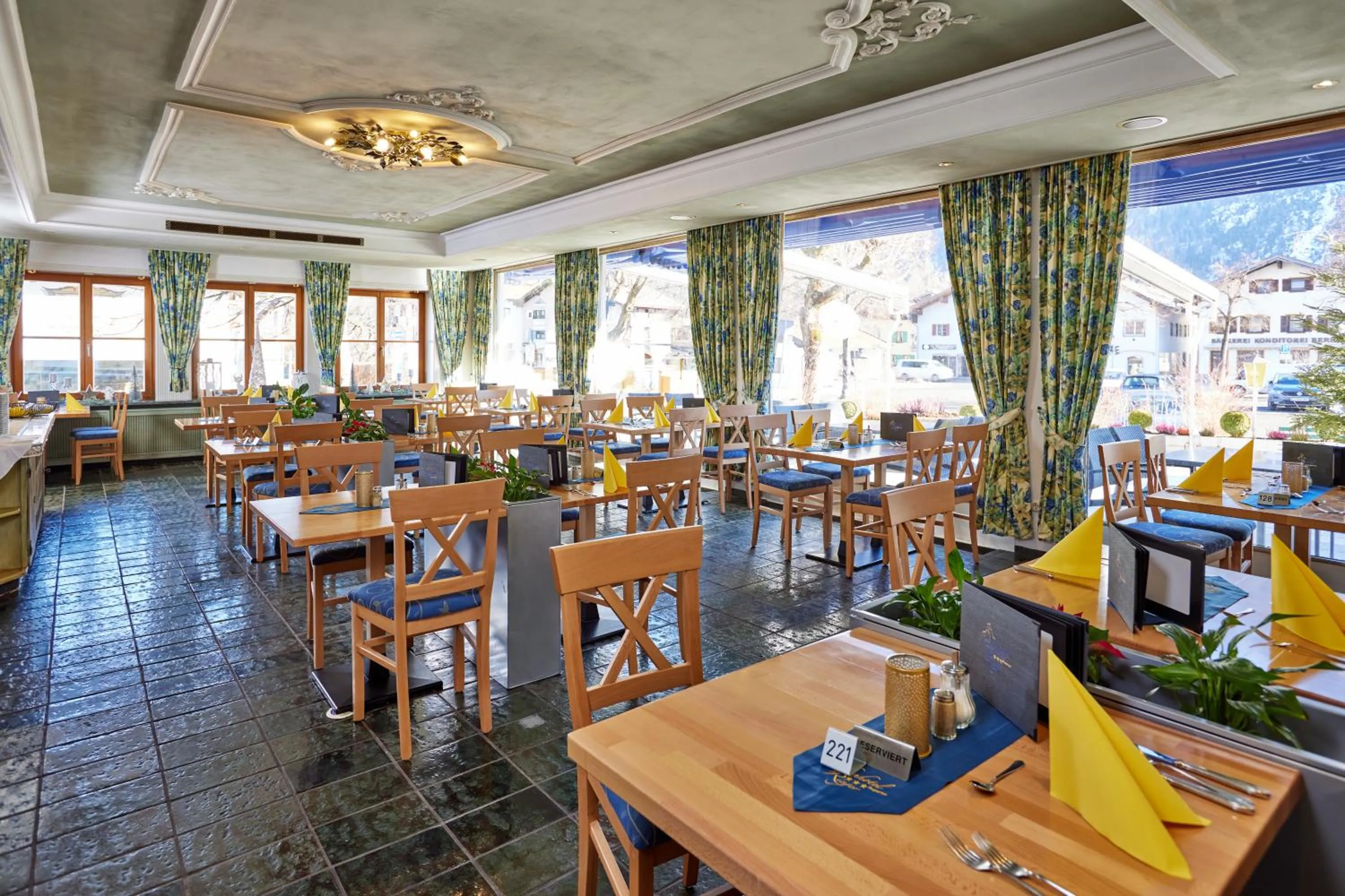 Restaurant/places to eat in Alpenhotel Rieger
