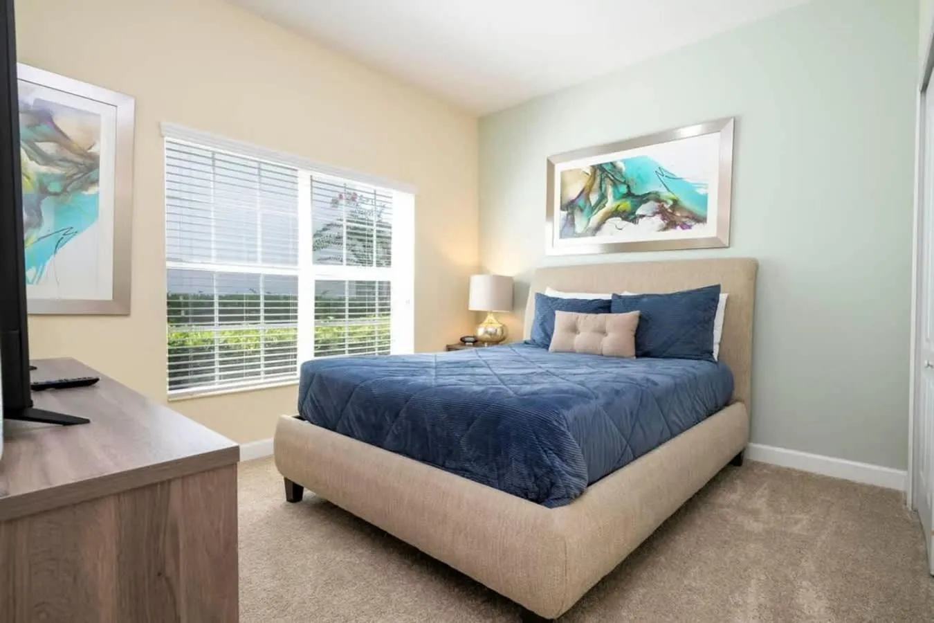 Bed in Five Bedrooms TownHome with Pool 4849