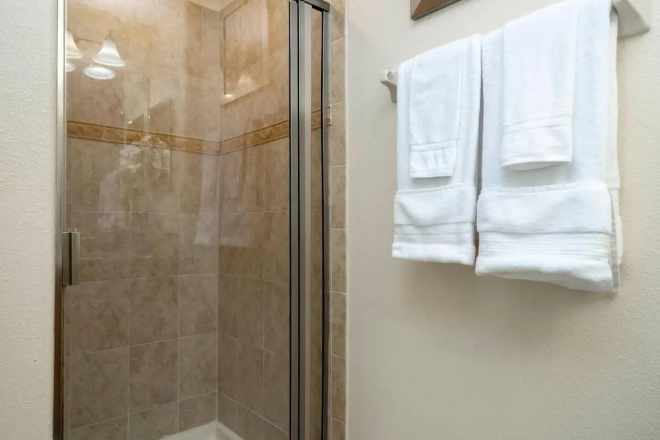 Five Bedrooms TownHome with Pool 4849