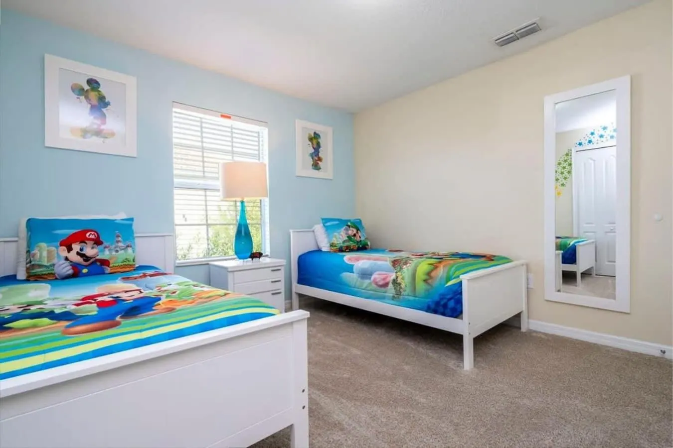 Bed in Five Bedrooms TownHome with Pool 4849