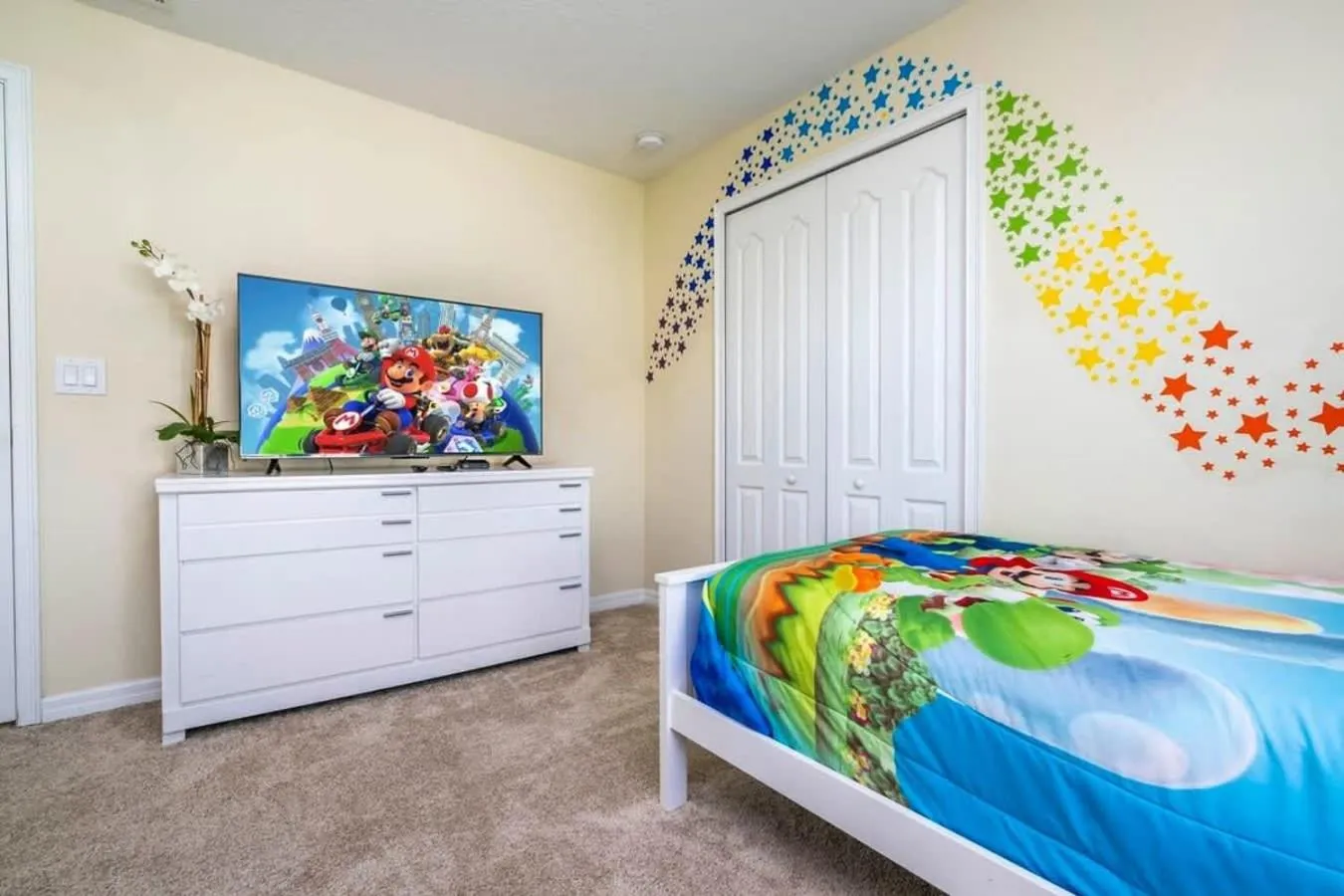 Bed in Five Bedrooms TownHome with Pool 4849