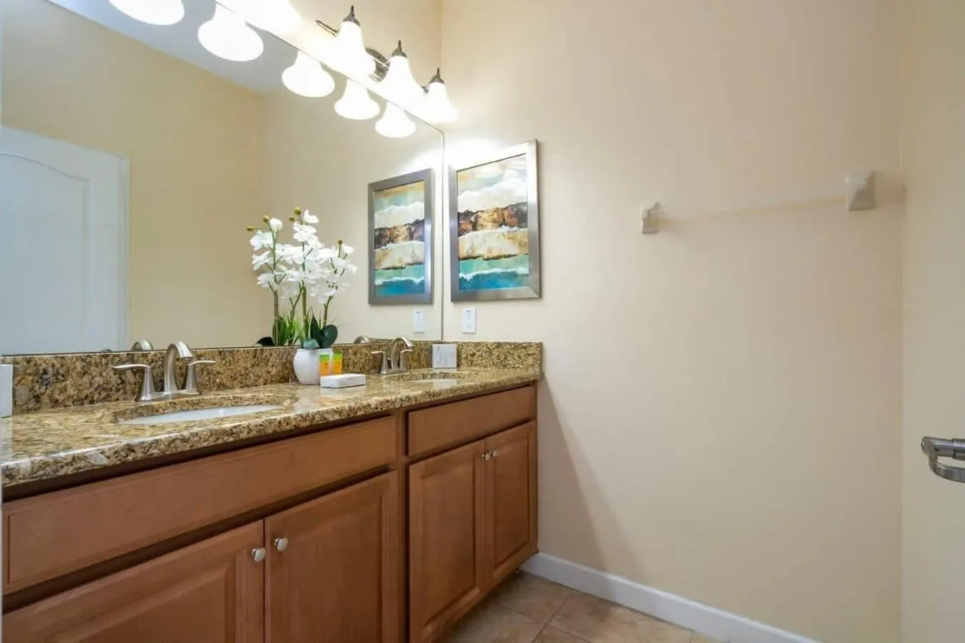 Five Bedrooms TownHome with Pool 4849