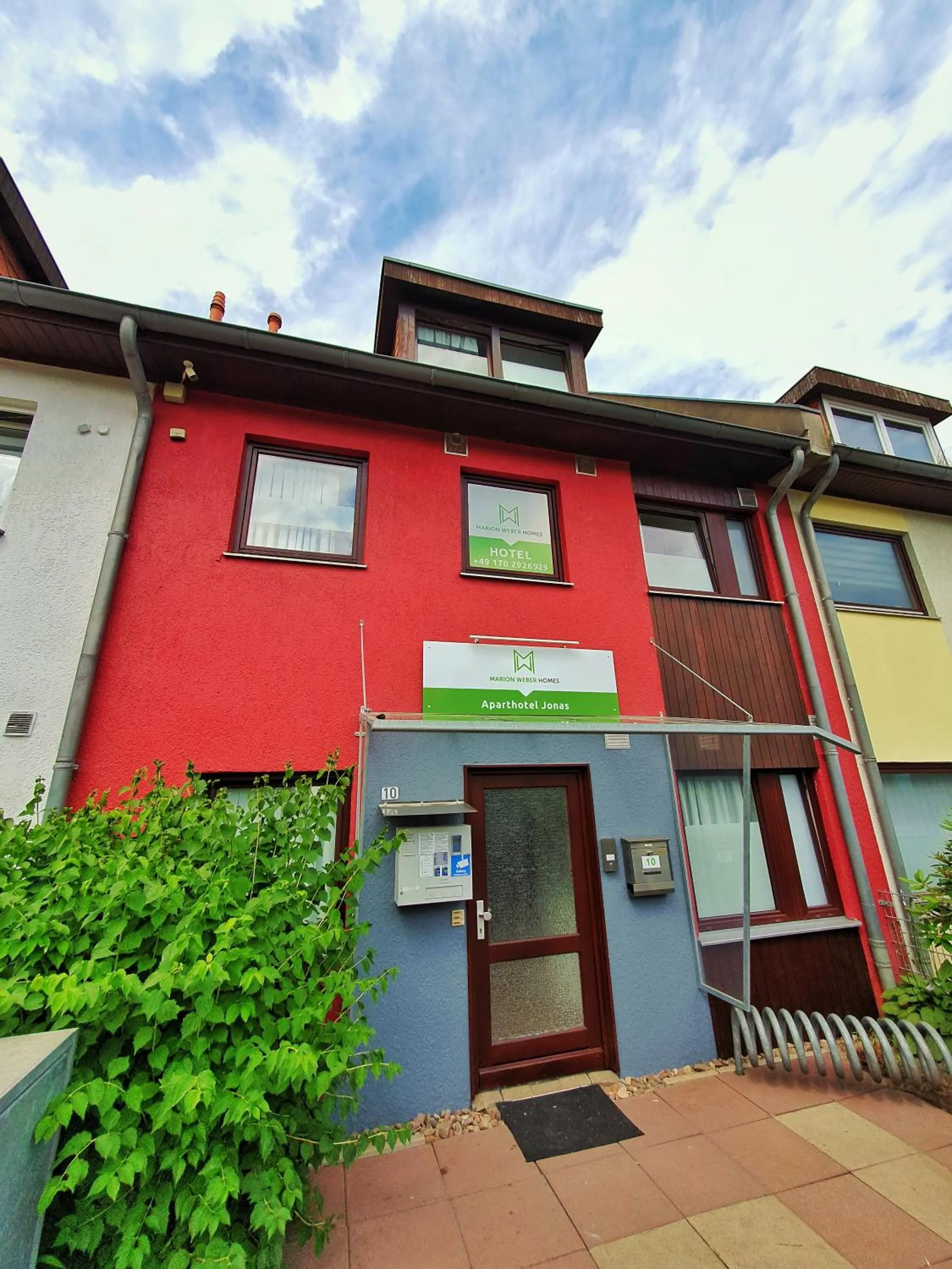 Property building in Aparthotel Jonas