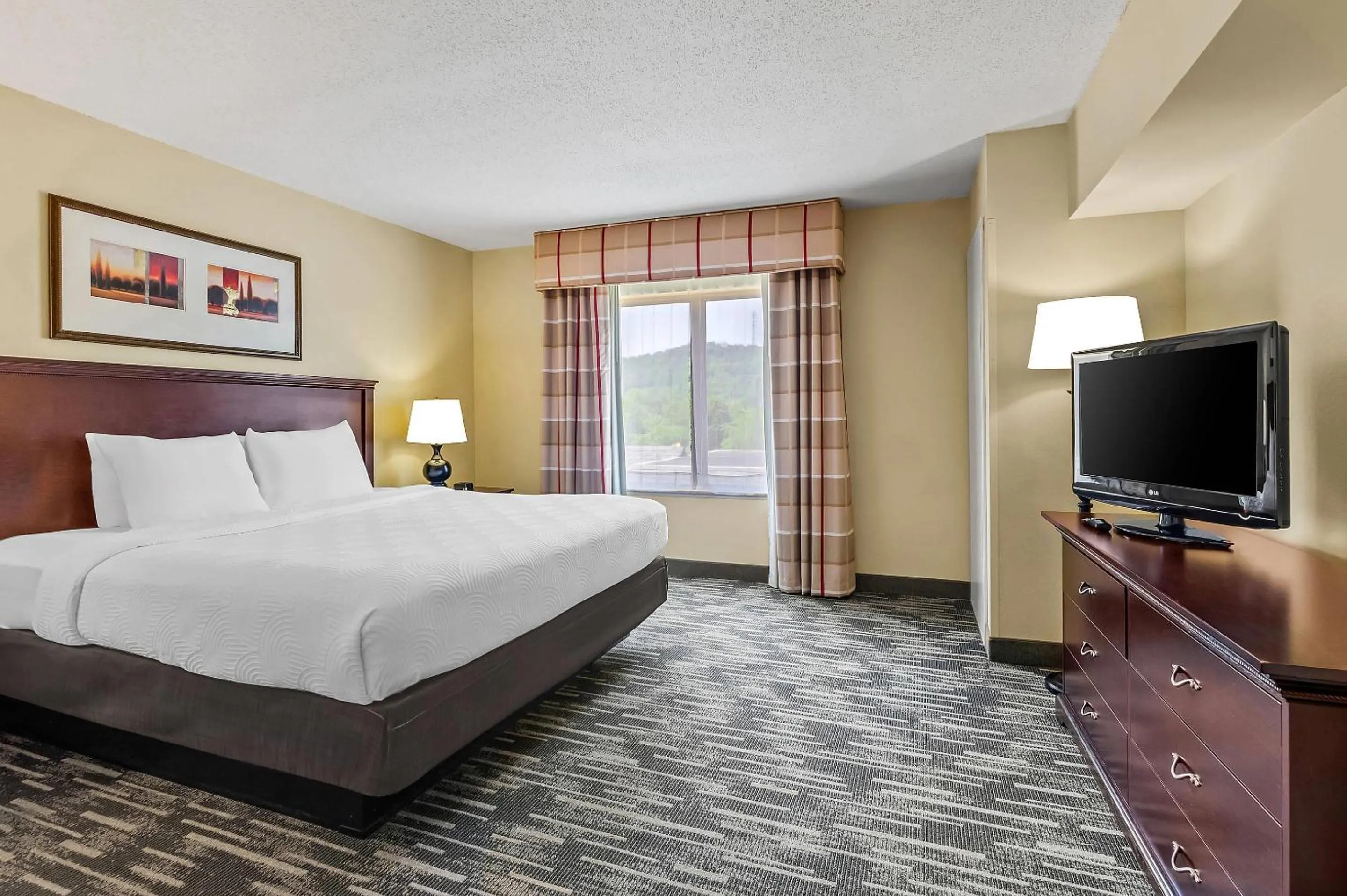 Bedroom, Bed in Country Inn & Suites by Radisson, Princeton, WV