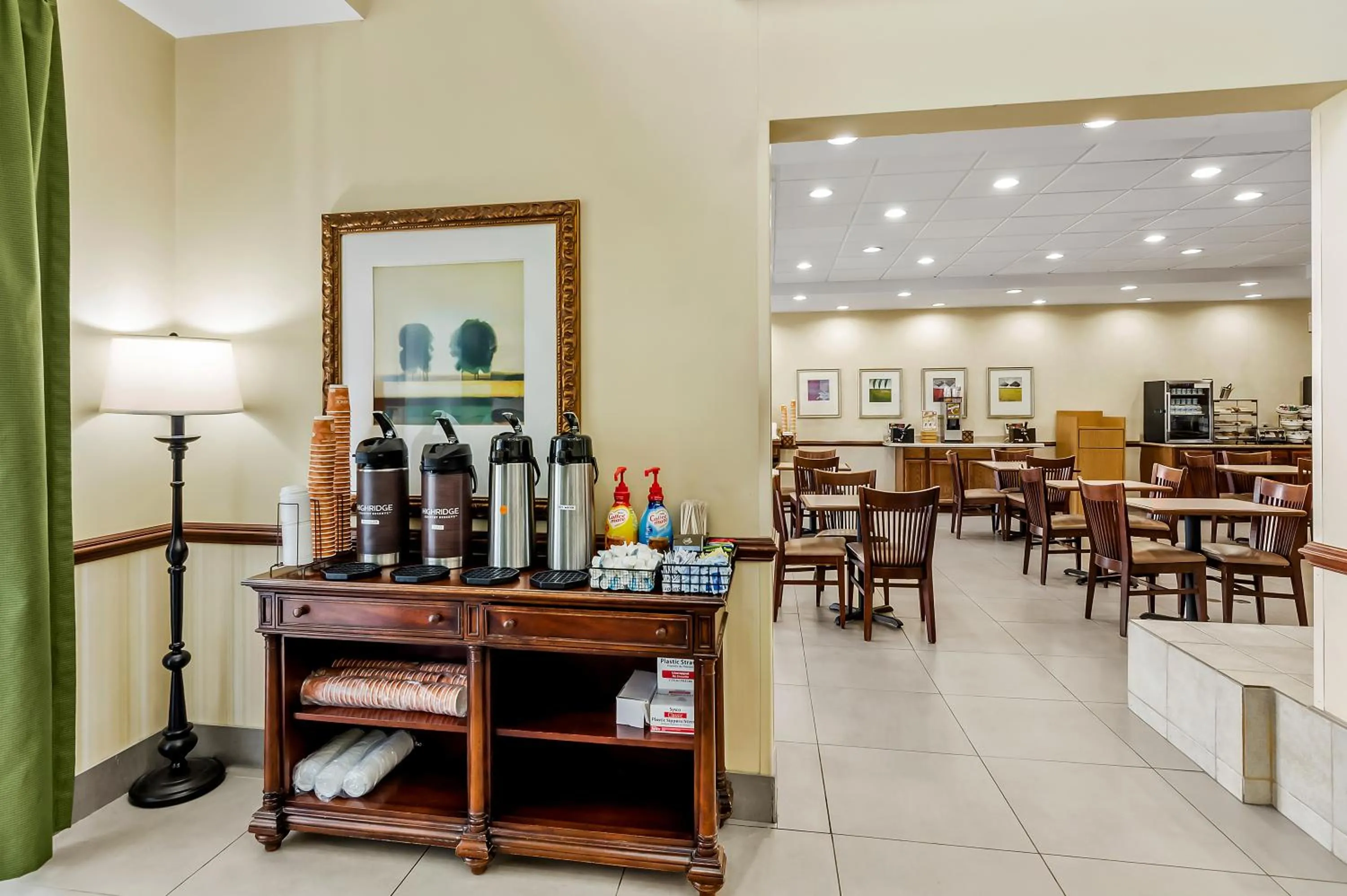 Breakfast in Country Inn & Suites by Radisson, Princeton, WV