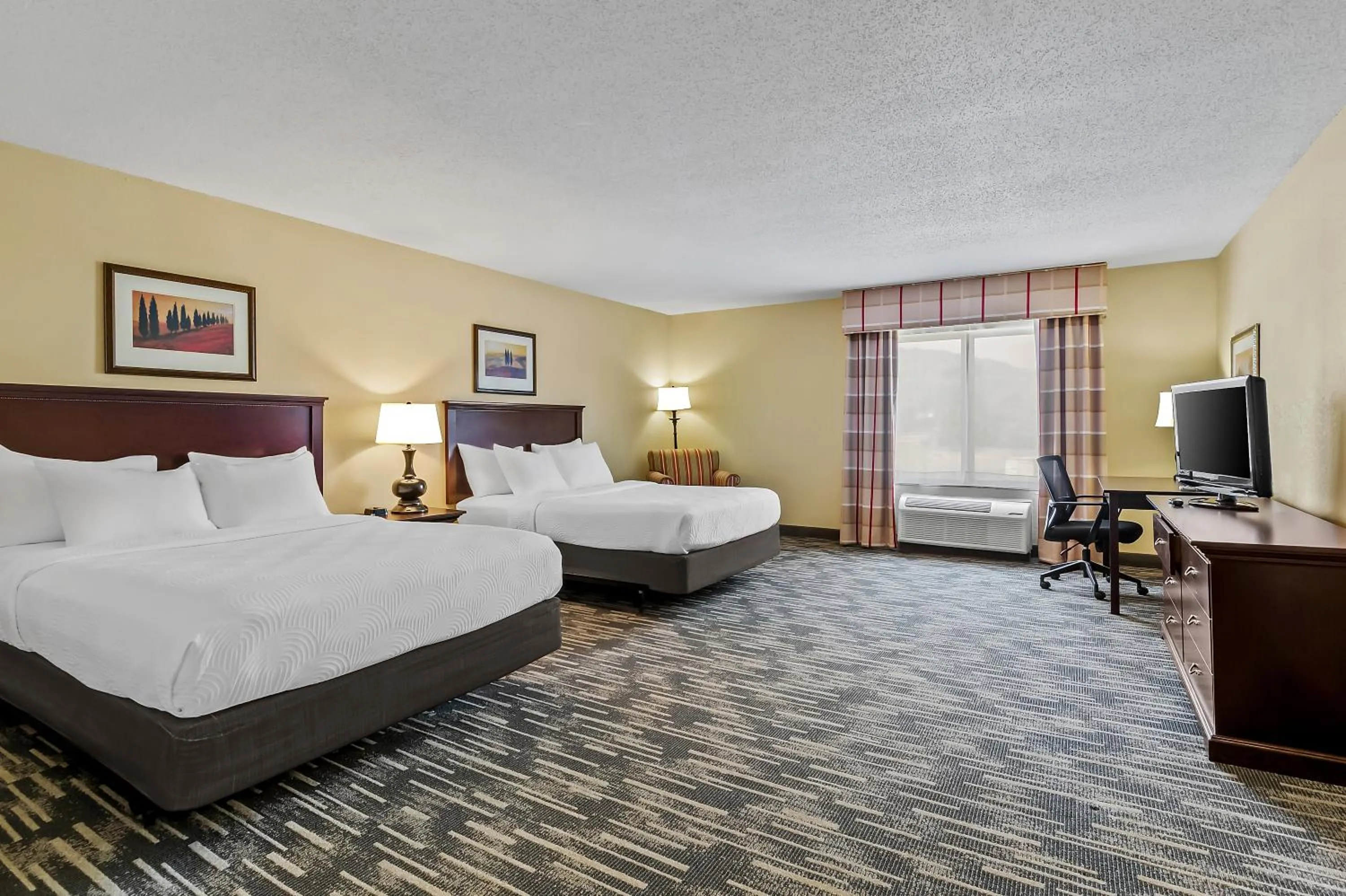 Bedroom, Bed in Country Inn & Suites by Radisson, Princeton, WV