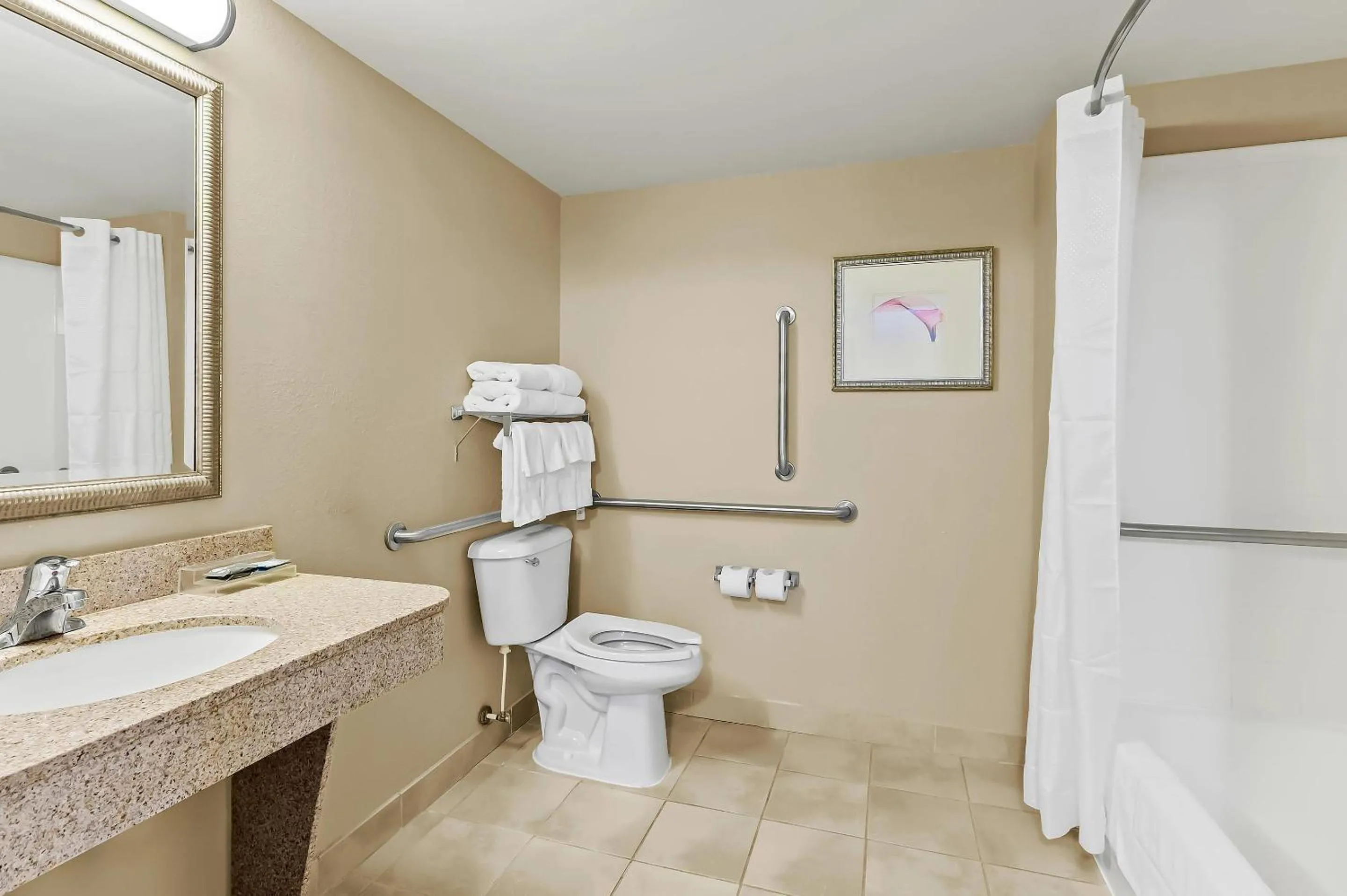 Bedroom in Country Inn & Suites by Radisson, Princeton, WV