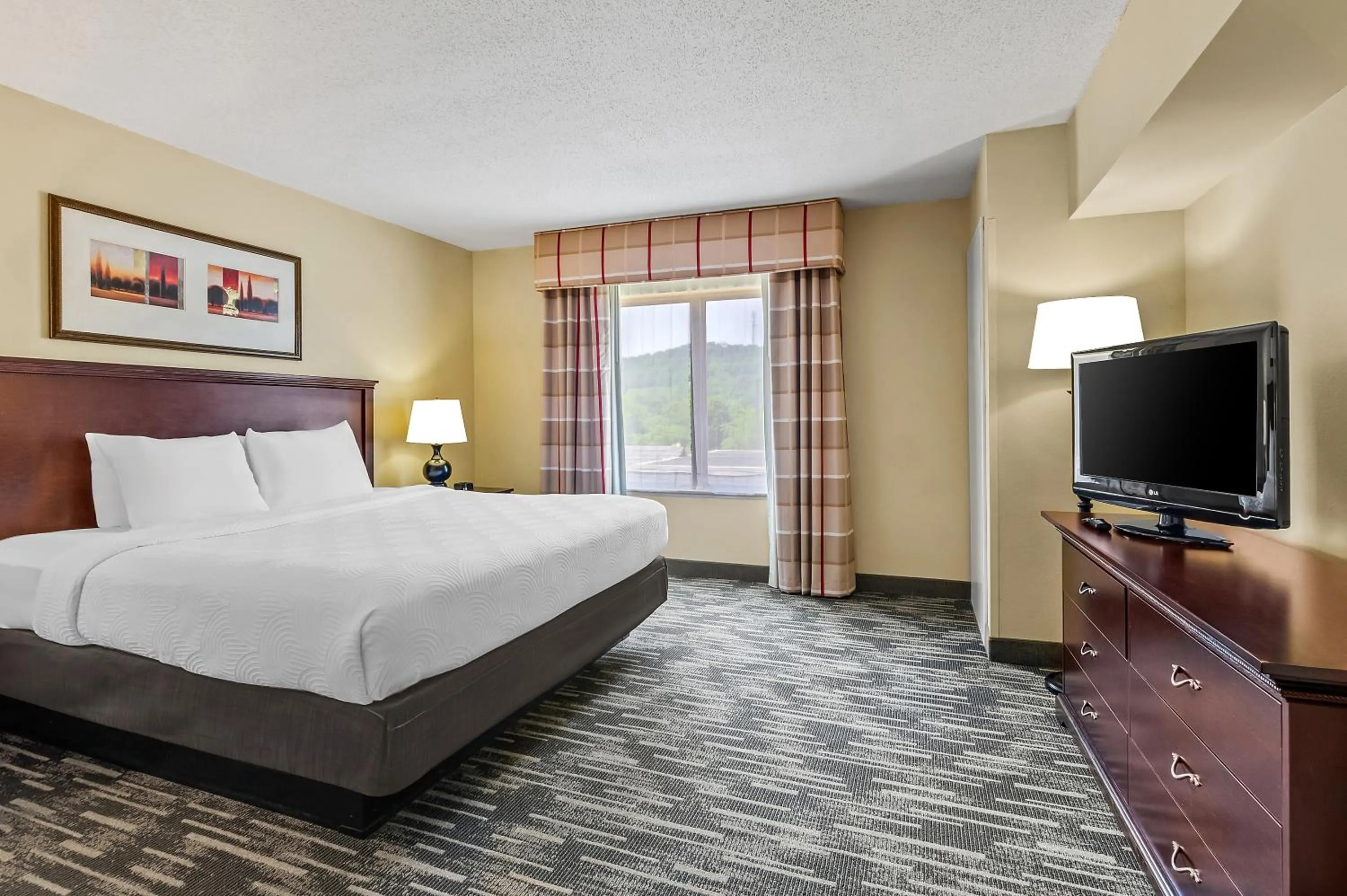 Bedroom, Bed in Country Inn & Suites by Radisson, Princeton, WV