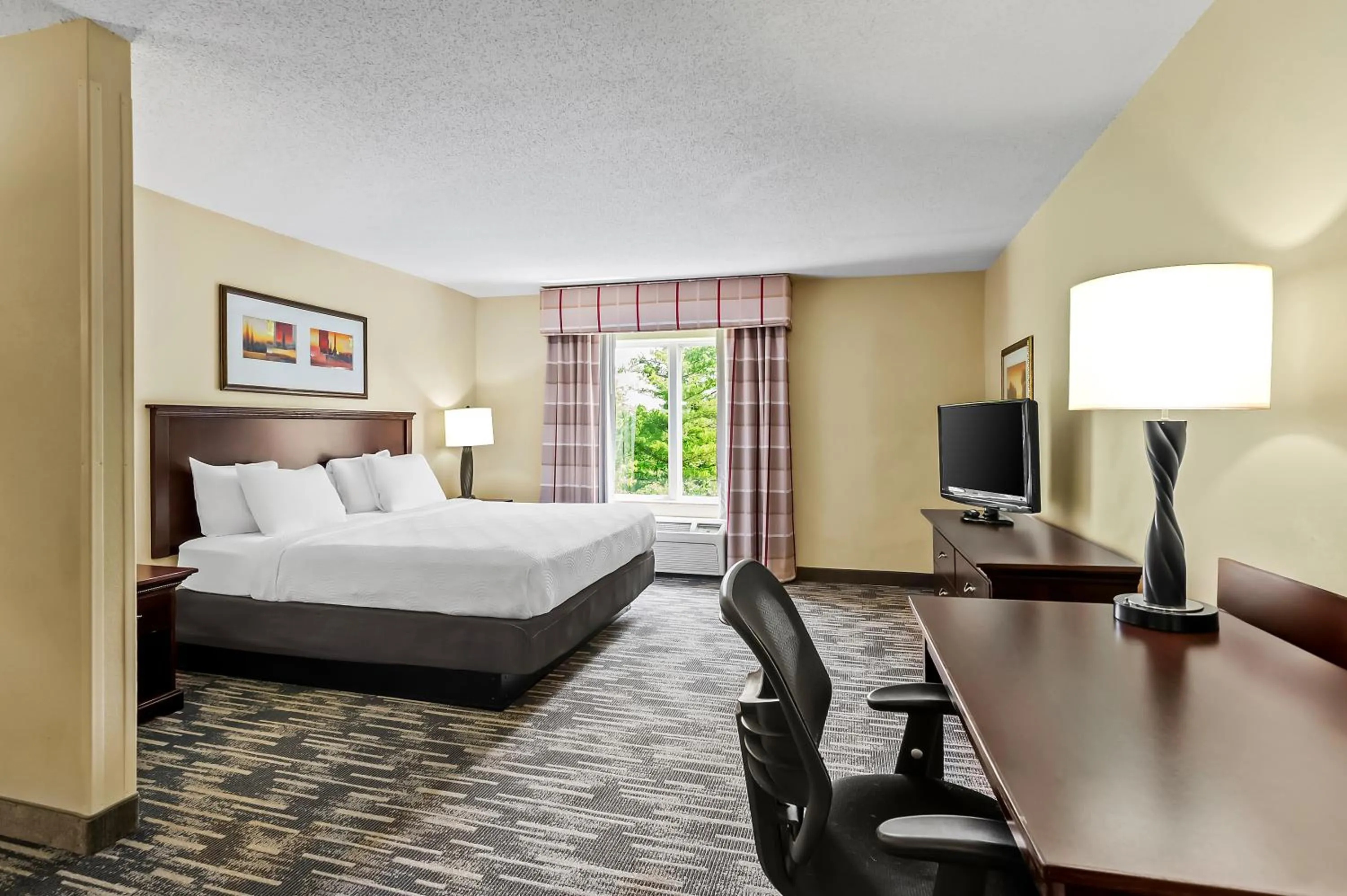 Bedroom, Bed in Country Inn & Suites by Radisson, Princeton, WV
