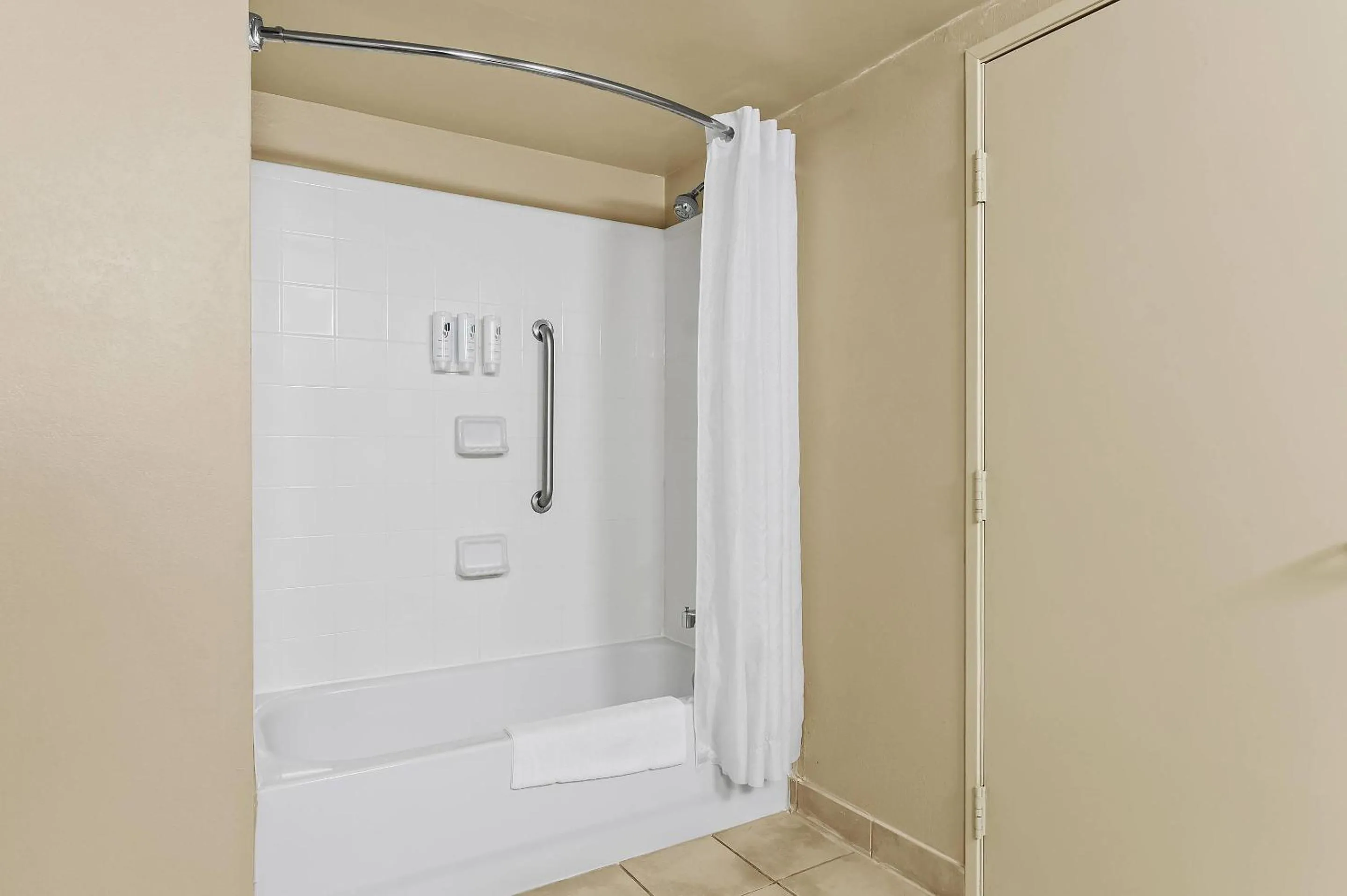 Bedroom in Country Inn & Suites by Radisson, Princeton, WV