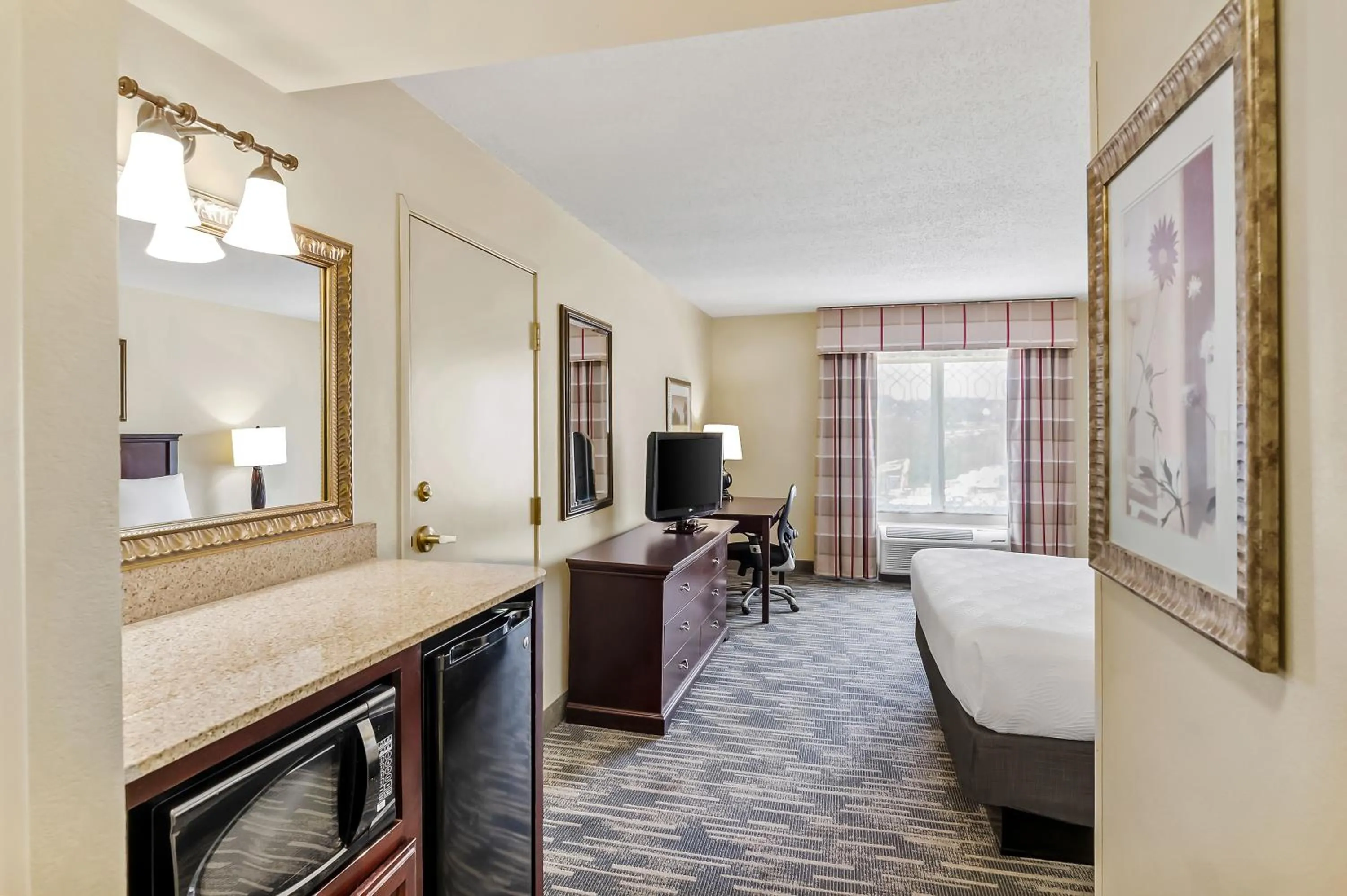 Bedroom, Bed in Country Inn & Suites by Radisson, Princeton, WV