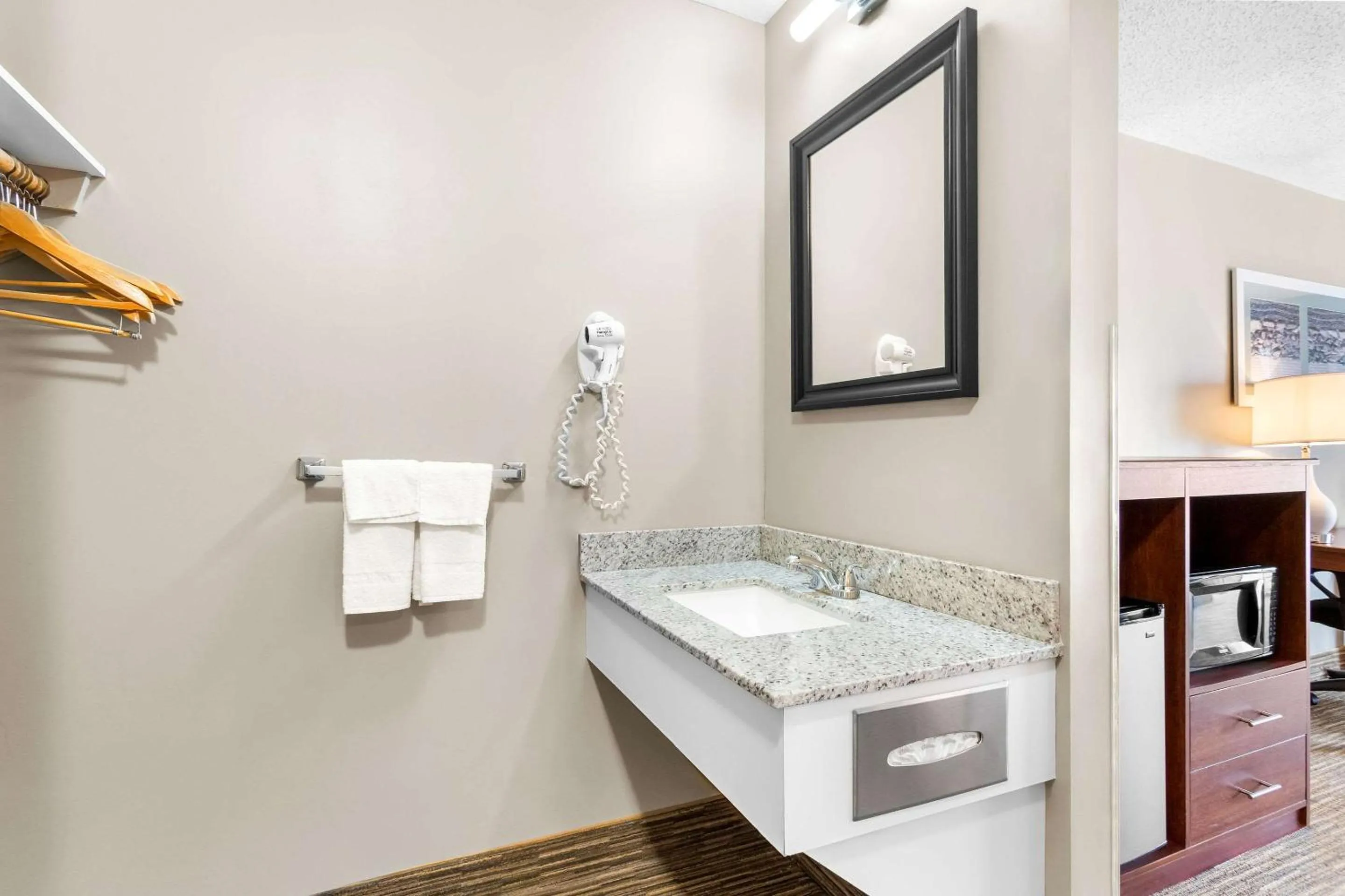 Bedroom in Quality Inn & Suites Gorham Riverside