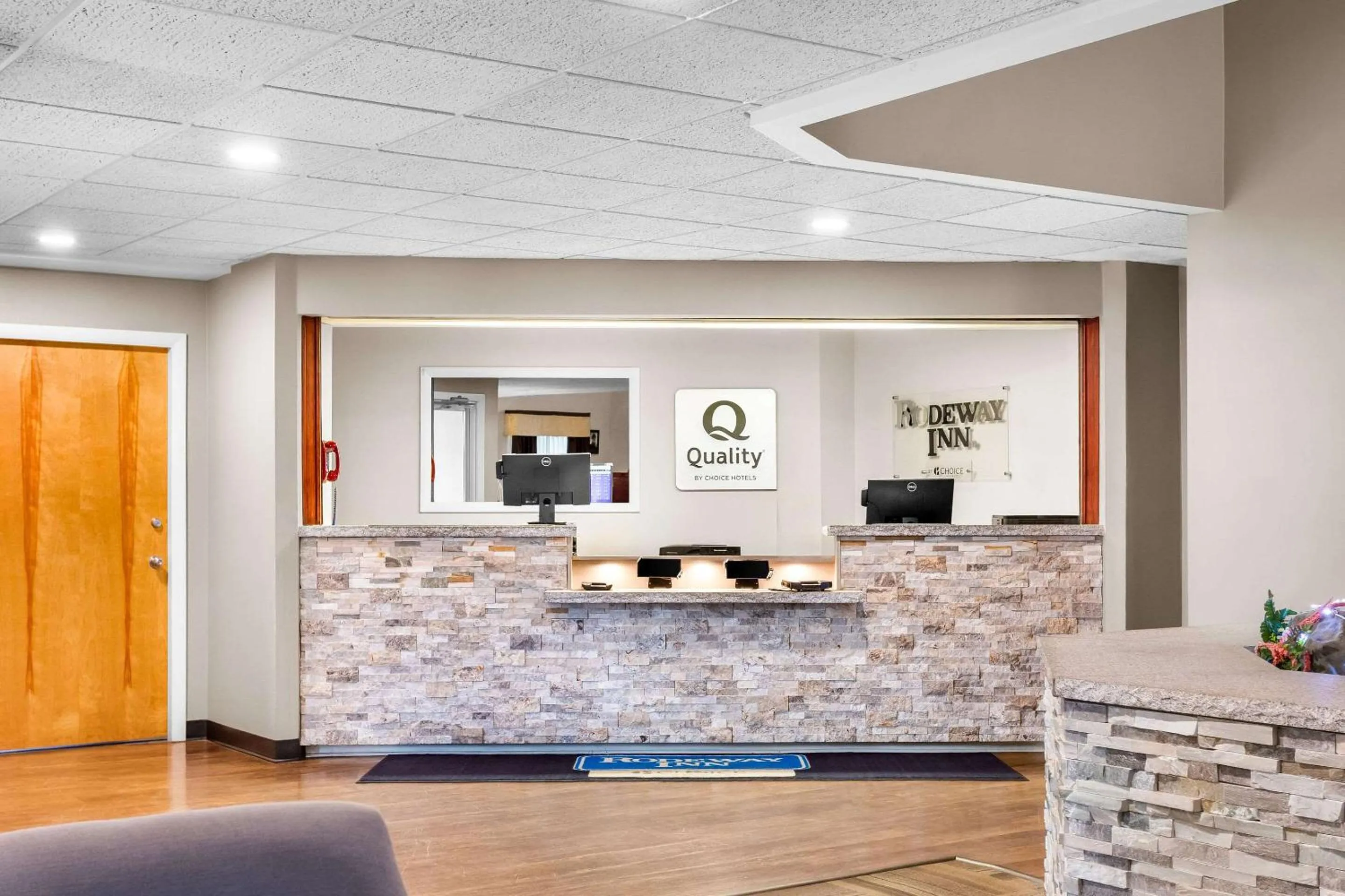 Lobby or reception in Quality Inn & Suites Gorham Riverside