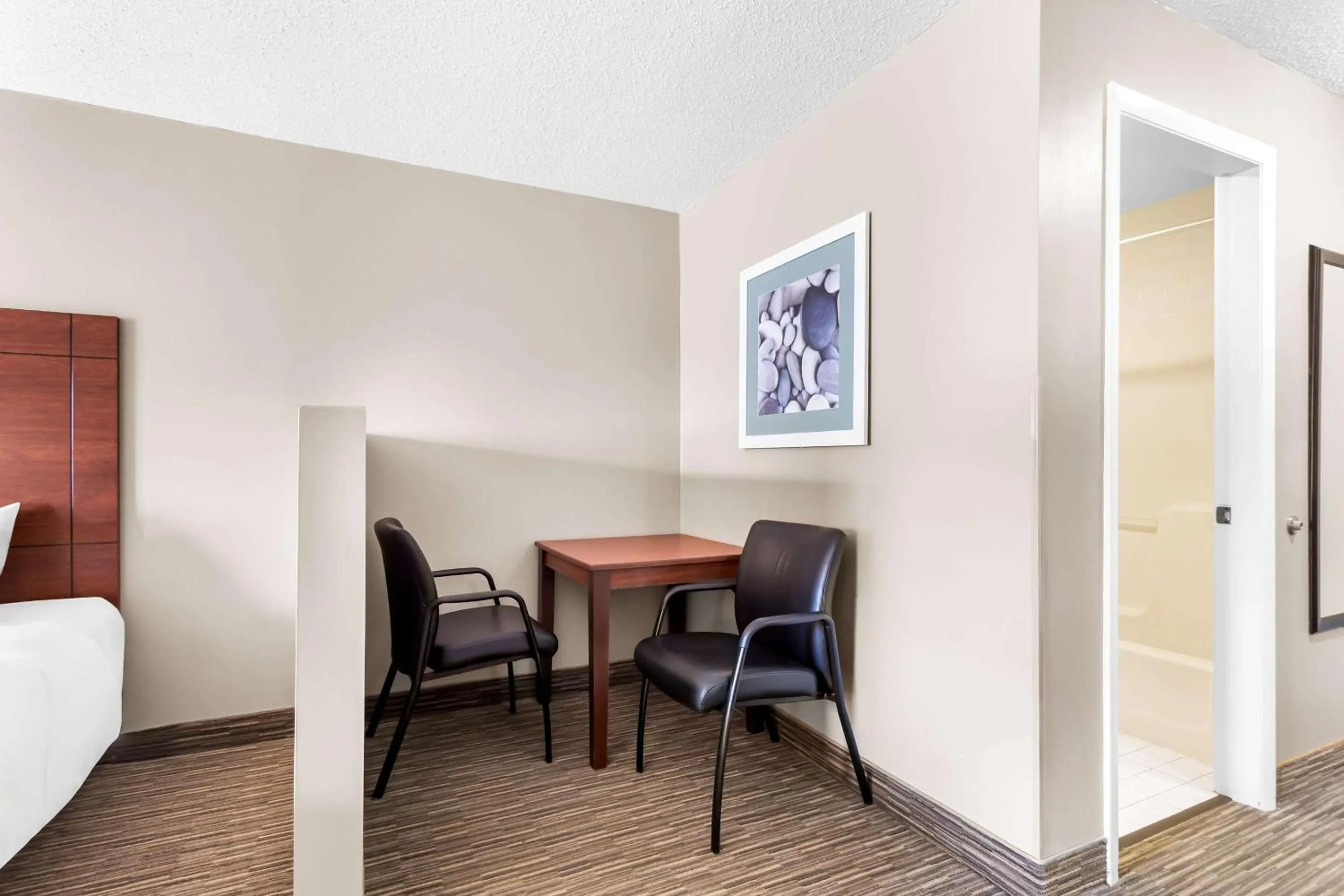 Bedroom, Bed in Quality Inn & Suites Gorham Riverside