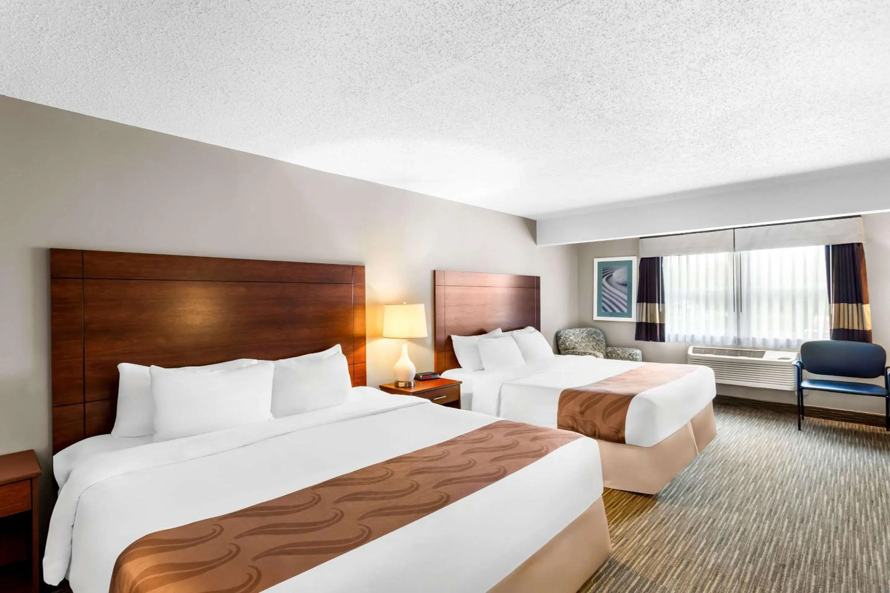 Bedroom, Bed in Quality Inn & Suites Gorham Riverside