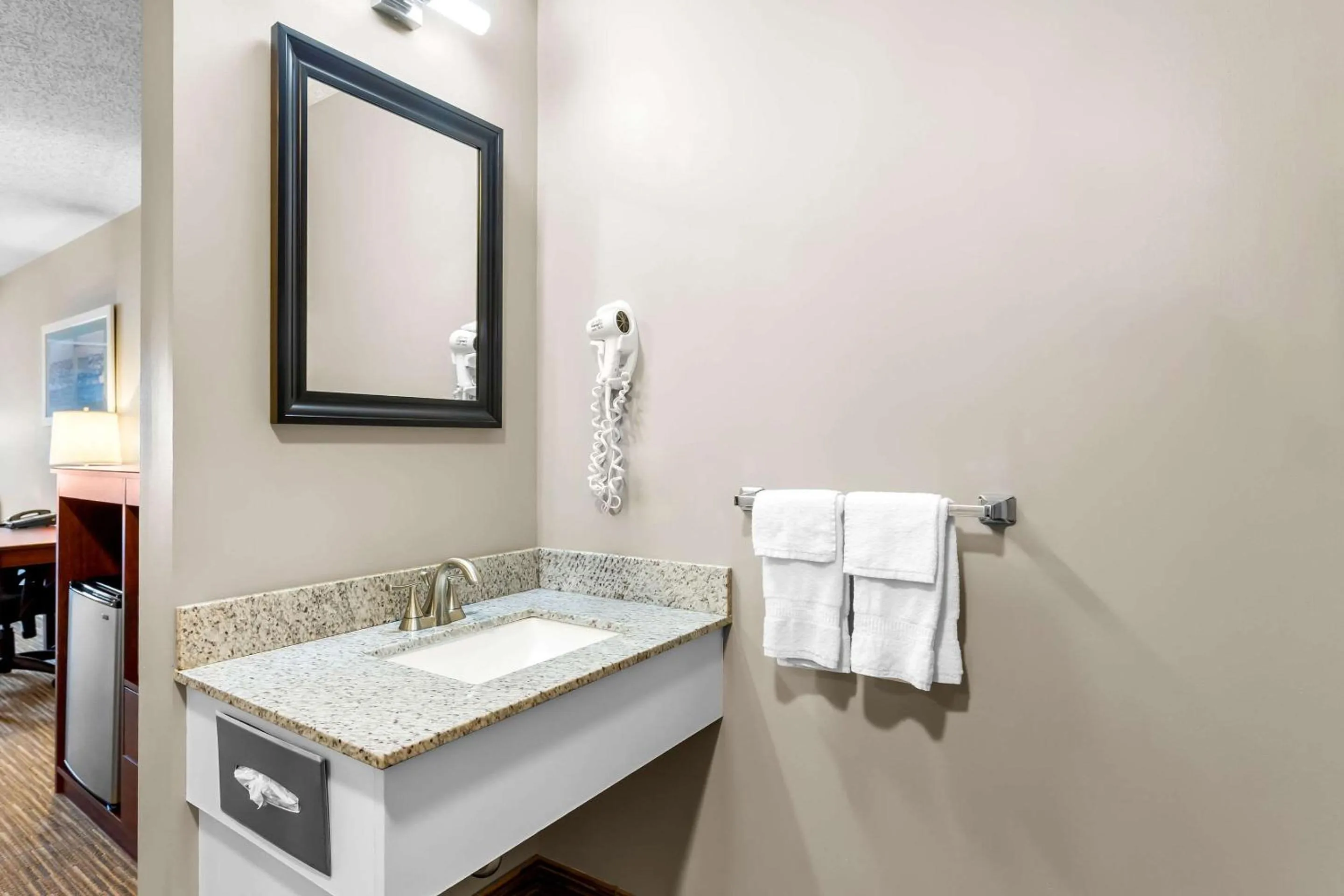 Bedroom in Quality Inn & Suites Gorham Riverside