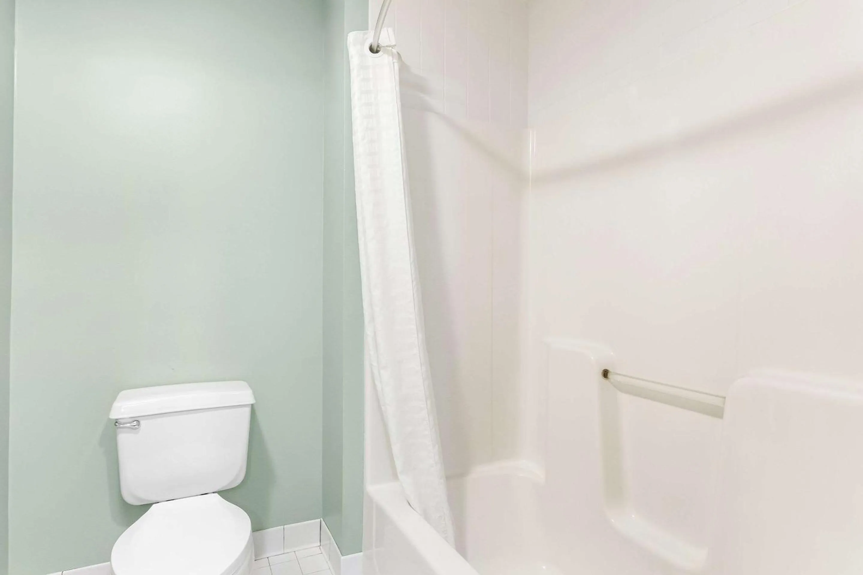 Bedroom in Quality Inn & Suites Gorham Riverside