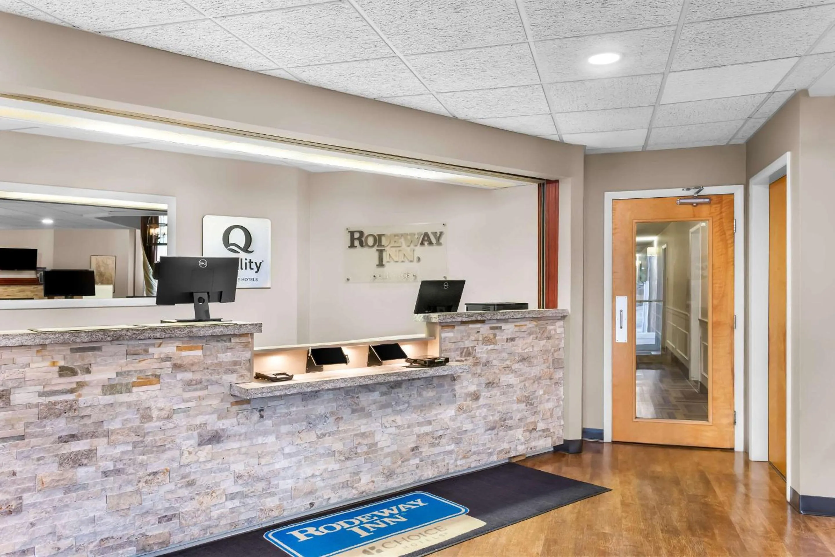 Lobby or reception in Quality Inn & Suites Gorham Riverside